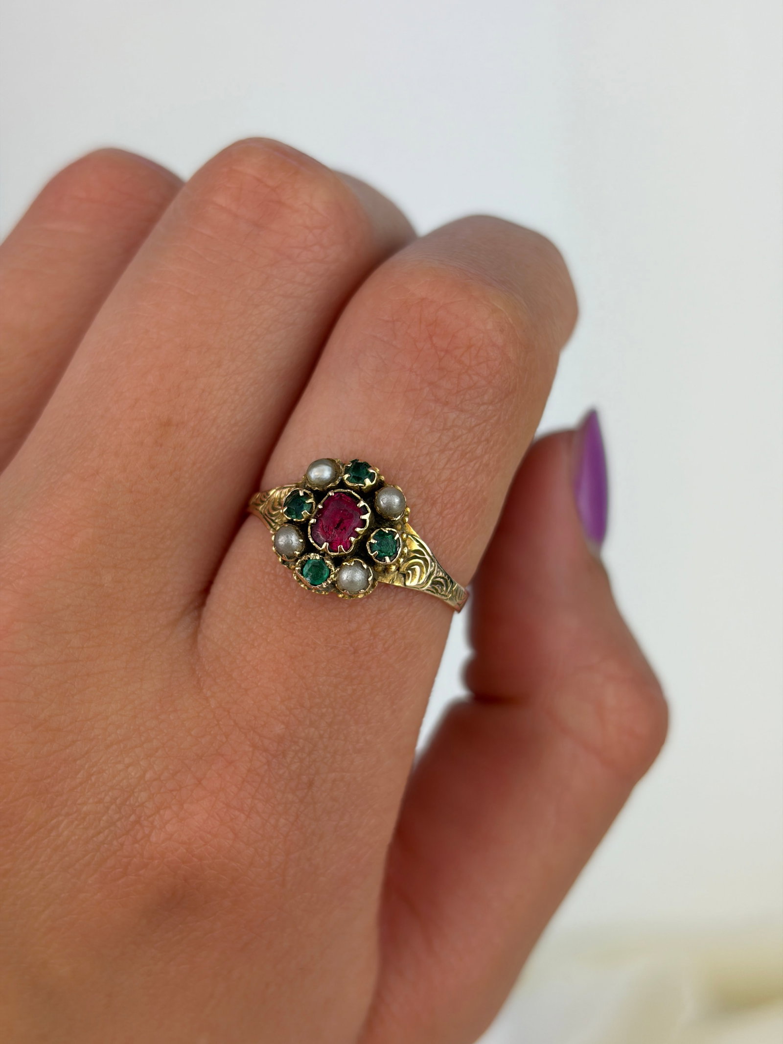 ANTIQUE VICTORIAN 12CT YELLOW GOLD GEMSET CLUSTER RING - 9