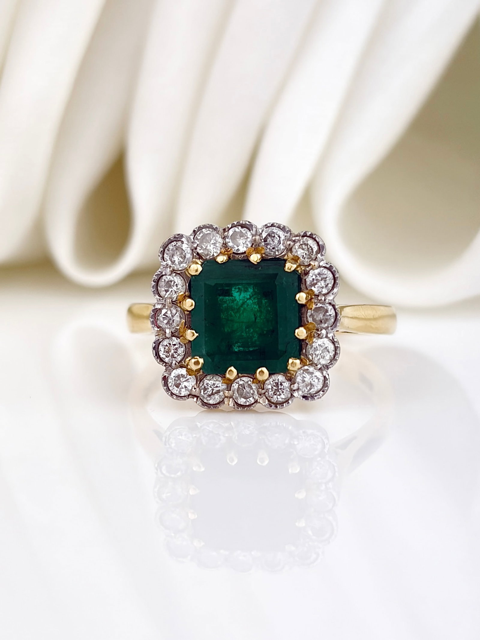 Outstanding Emerald and Diamond Square Ring in 18ct Yellow Gold: Outstandin