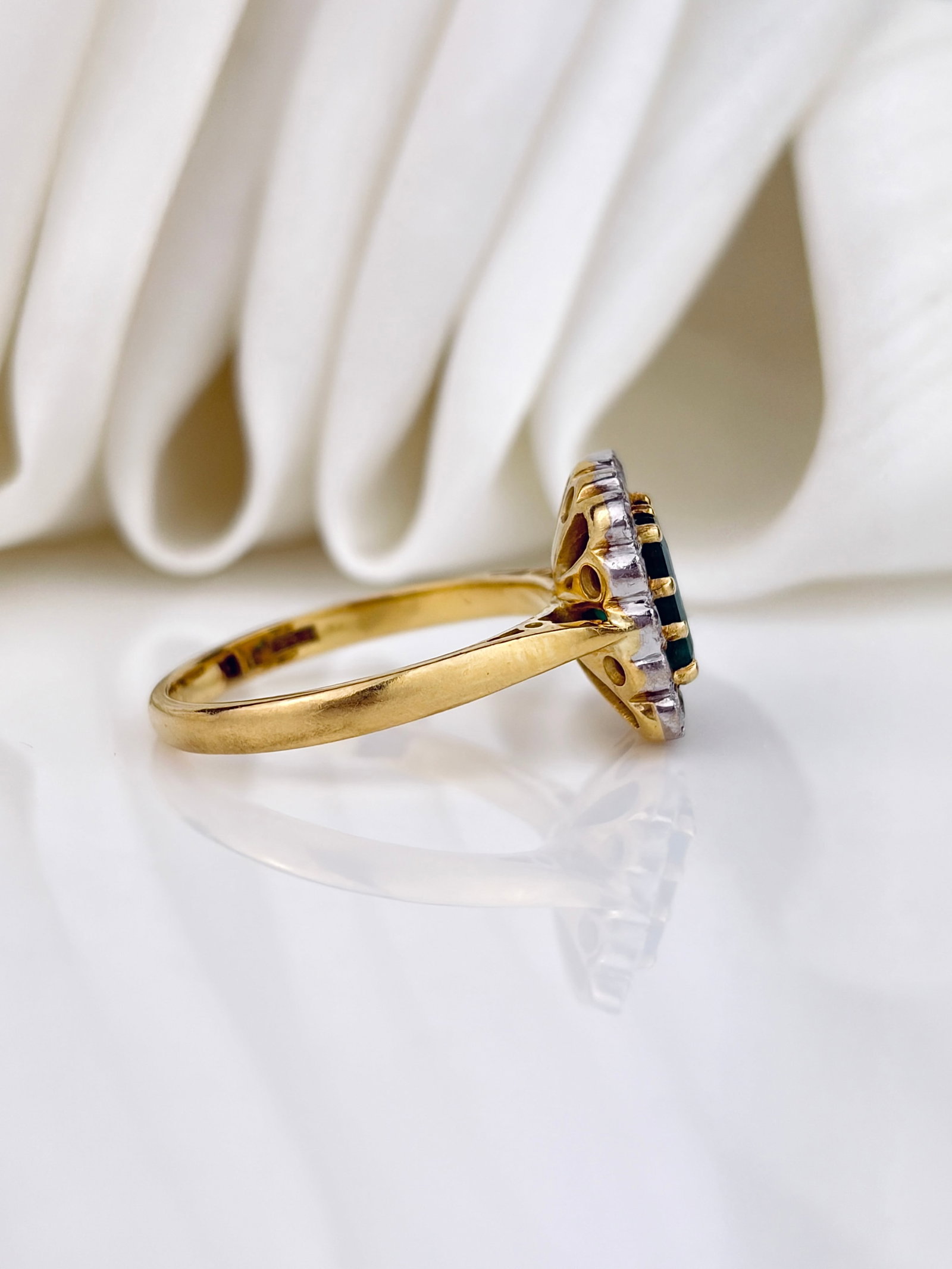 Outstanding Emerald and Diamond Square Ring in 18ct Yellow Gold - 2