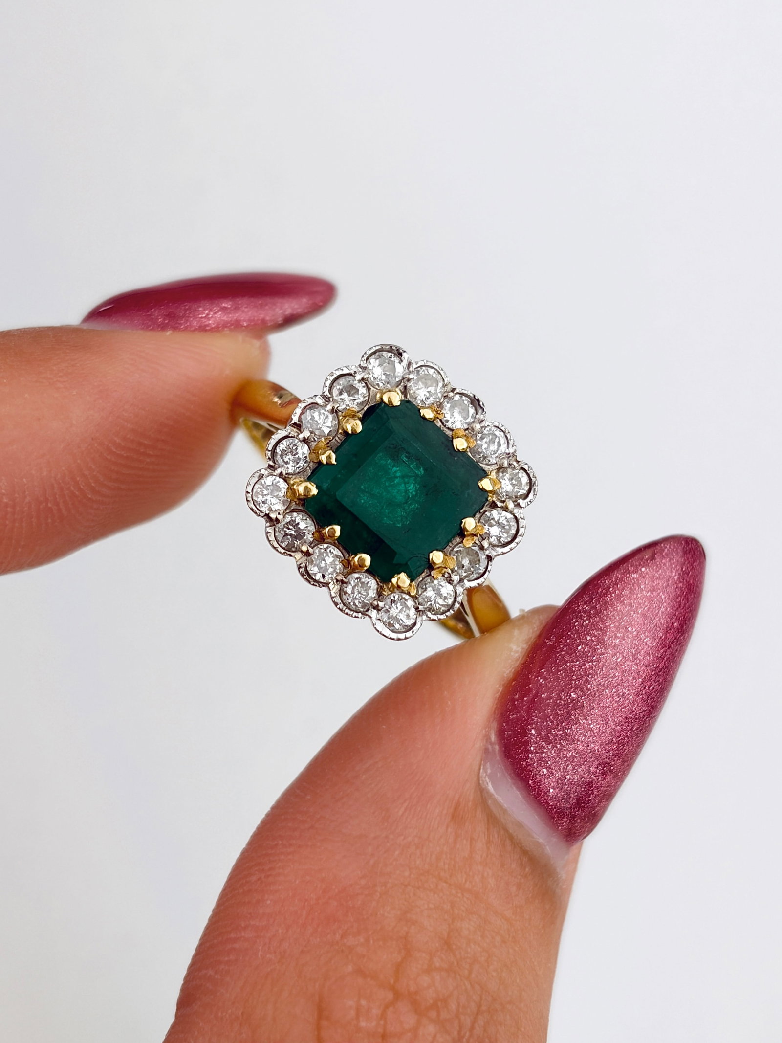 Outstanding Emerald and Diamond Square Ring in 18ct Yellow Gold - 5
