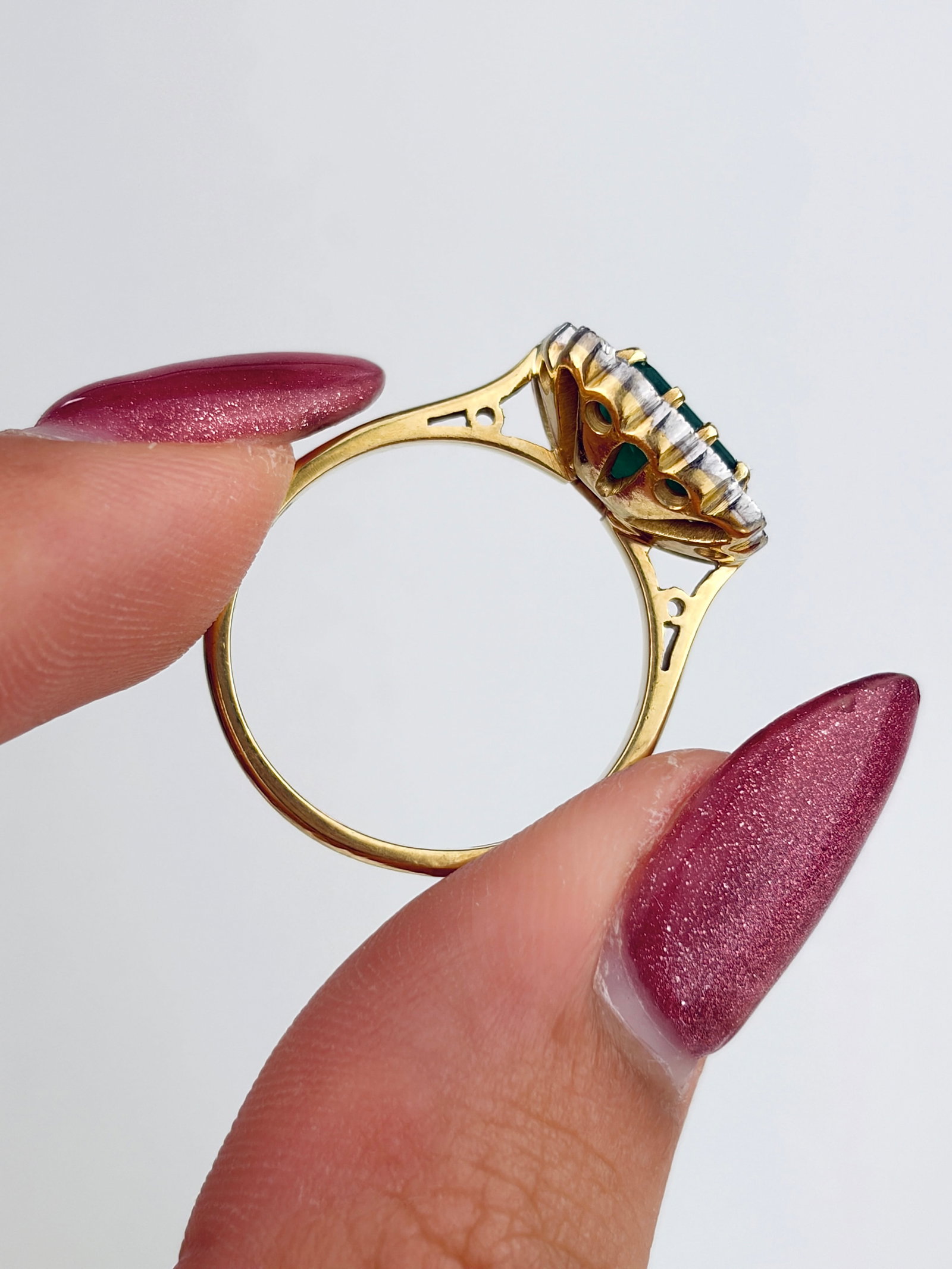 Outstanding Emerald and Diamond Square Ring in 18ct Yellow Gold - 6