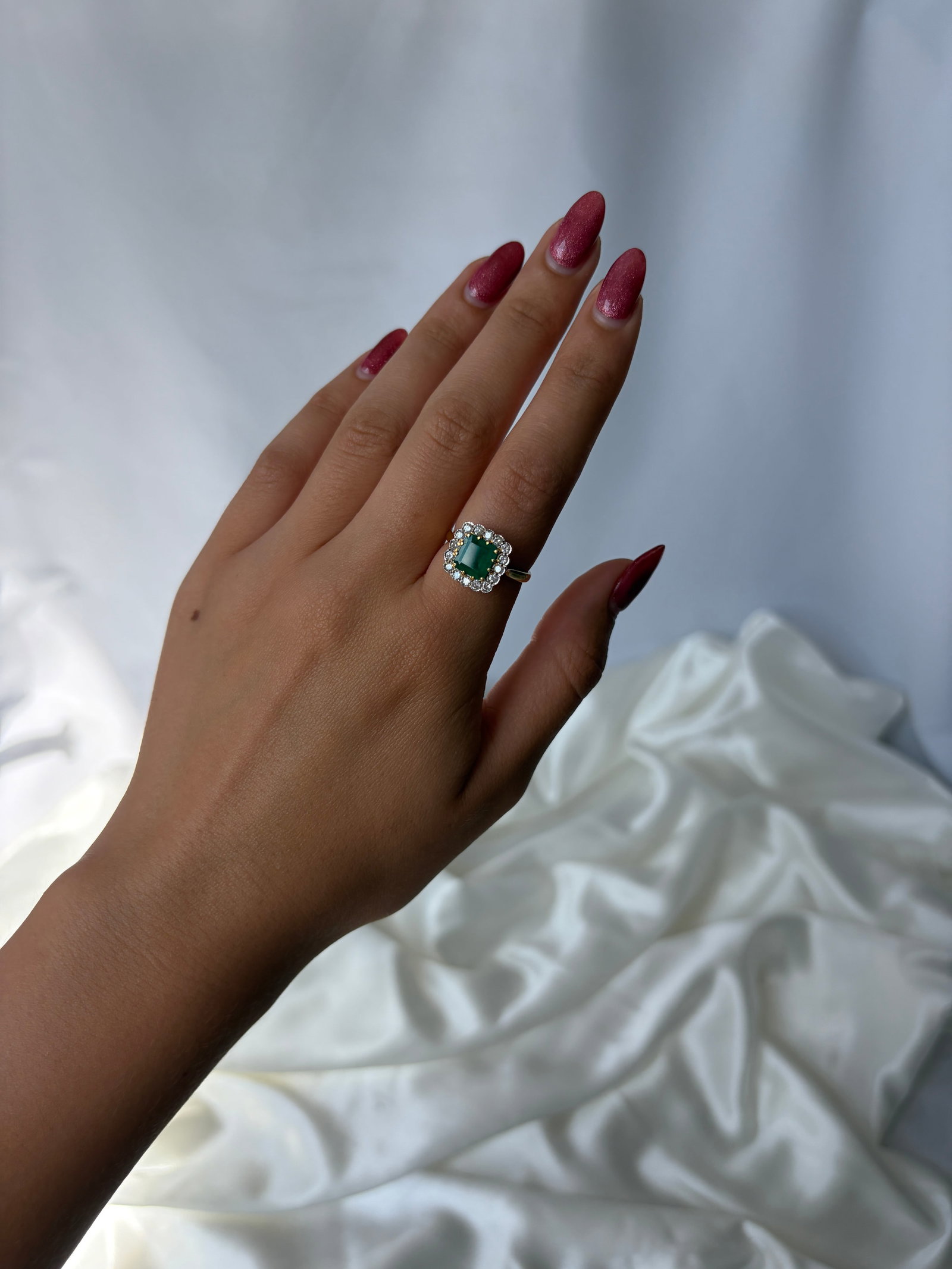 Outstanding Emerald and Diamond Square Ring in 18ct Yellow Gold - 9
