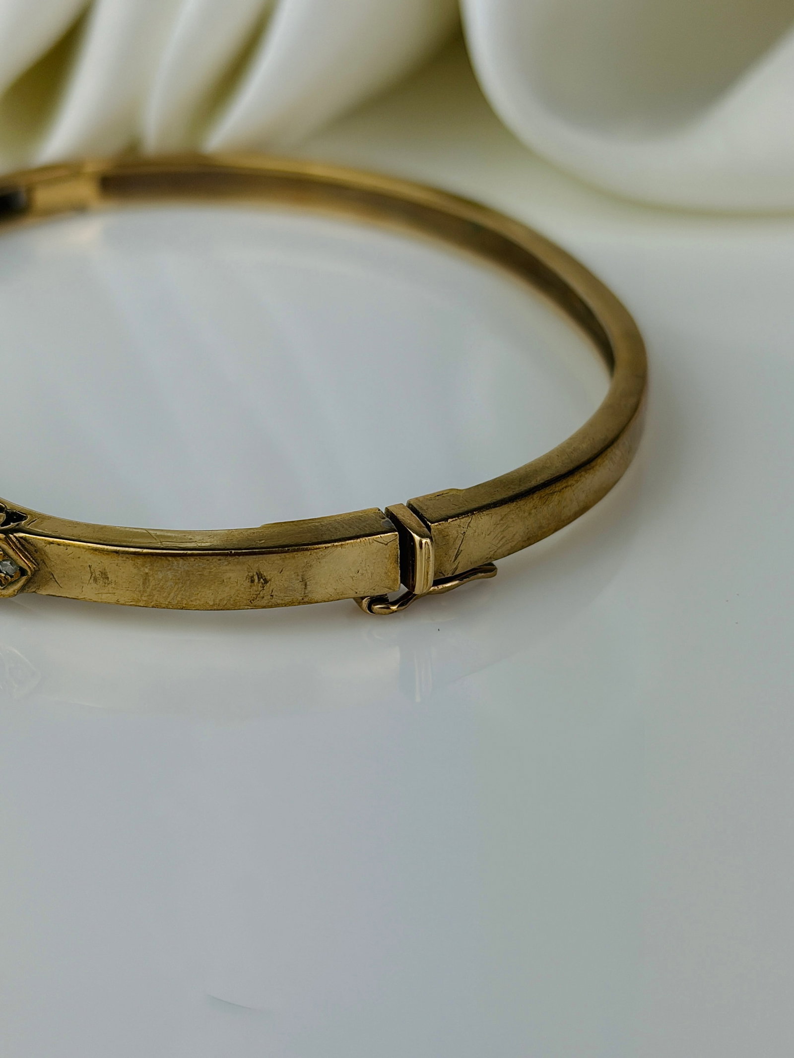 Chunky vintage 9ct yellow gold sapphire and diamond bangle bracelet - 4