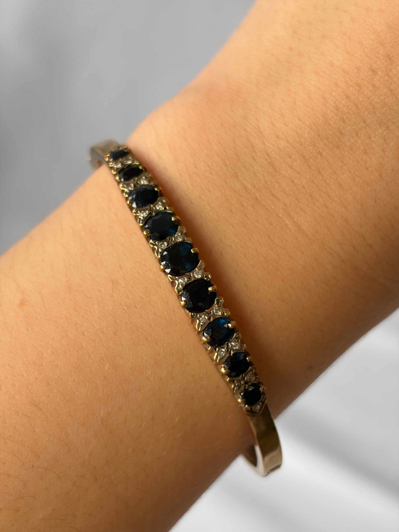 Chunky vintage 9ct yellow gold sapphire and diamond bangle bracelet - 9