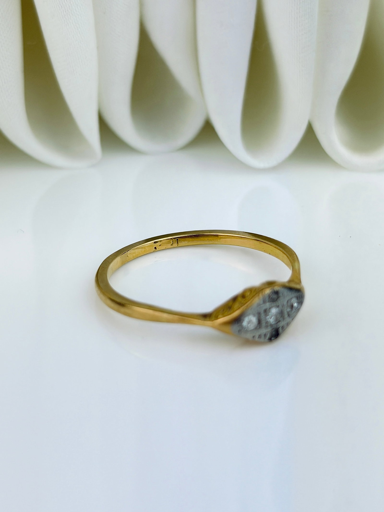 ANTIQUE ART DECO ERA 18CT GOLD DIAMOND RING - 6