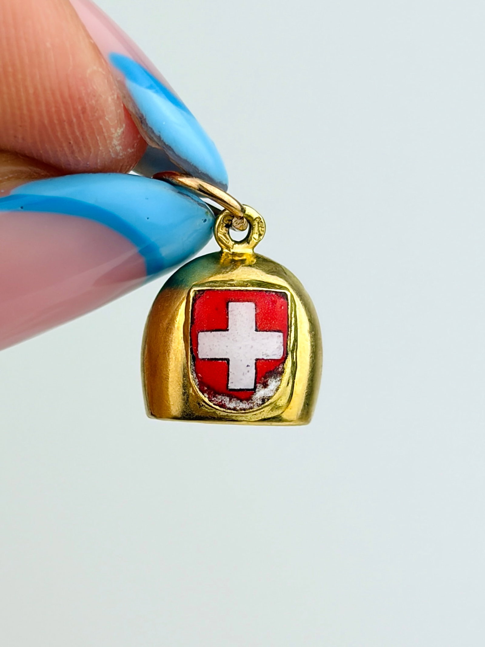 VINTAGE 9CT GOLD SWISS BELL CHARM: VINTAGE 9CT GOLD SWISS BELL CHARM