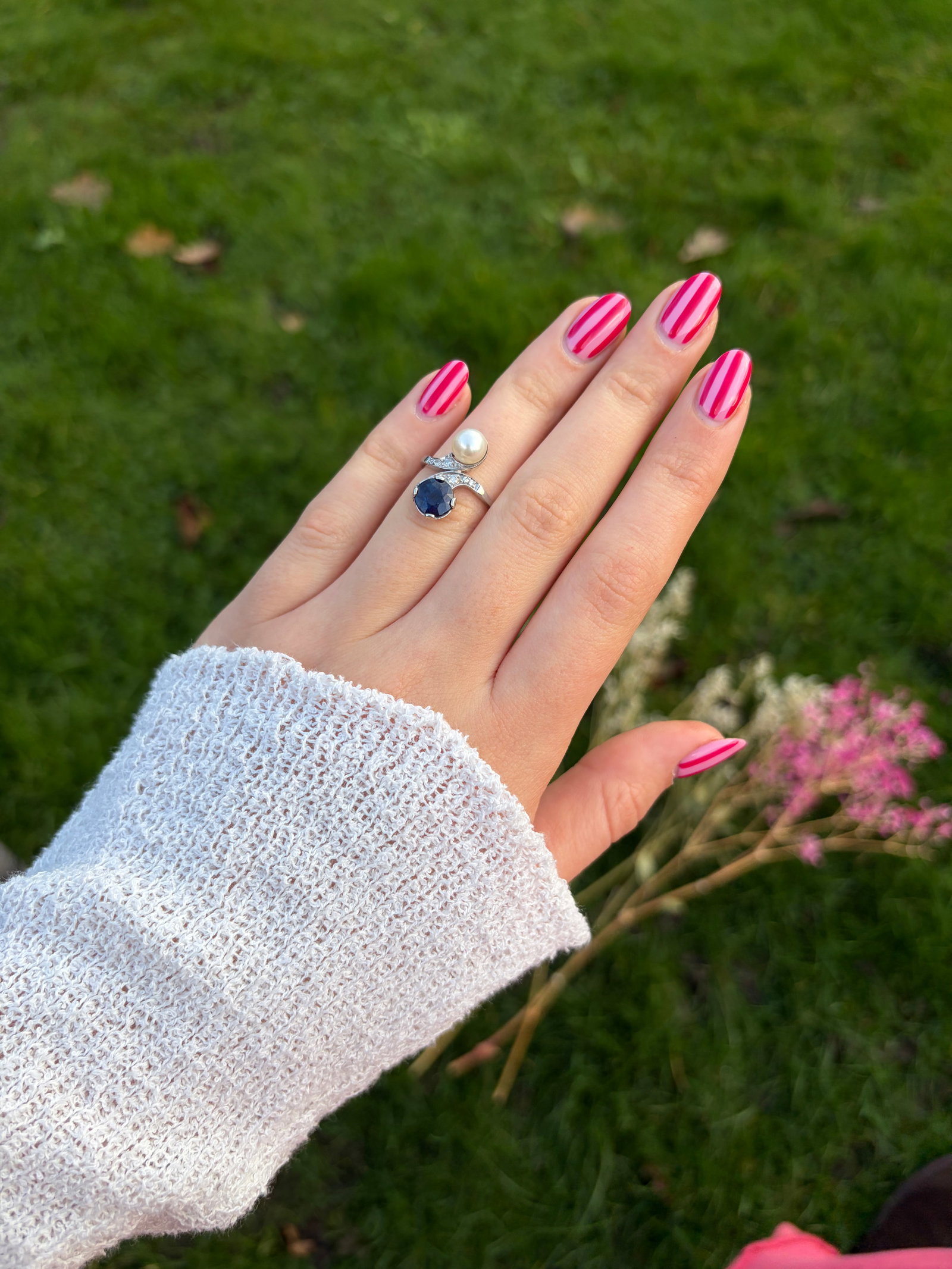 Antique sapphire , diamond and pearl twist panel style ring in white gold - 9