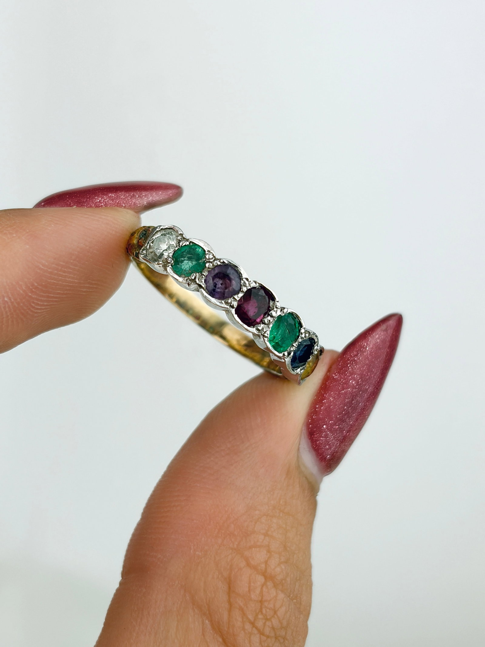 VINTAGE 9CT YELLOW GOLD DEAREST / ACROSTIC RING - 5