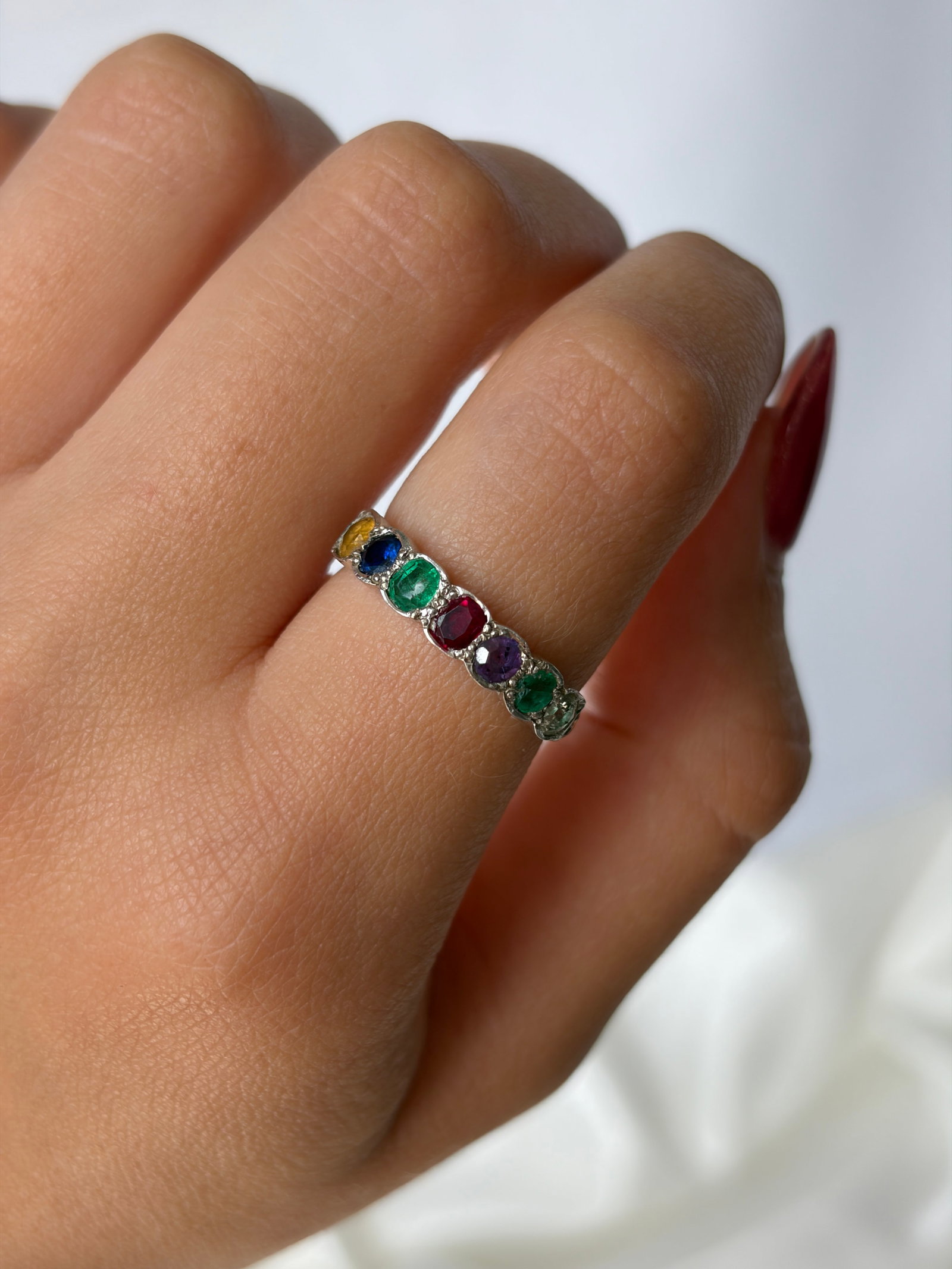 VINTAGE 9CT YELLOW GOLD DEAREST / ACROSTIC RING - 8