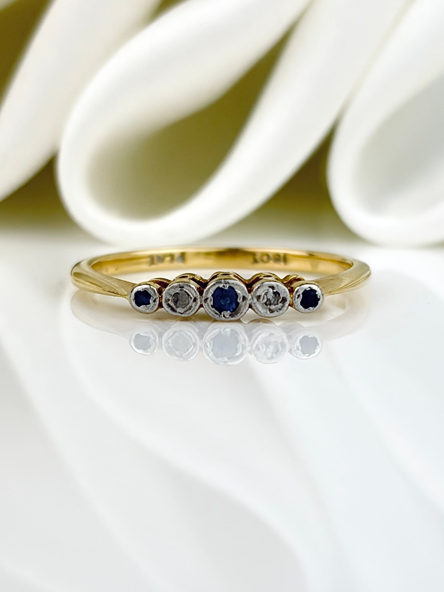Sweet Art Deco Era 18ct Gold and Platinum Sapphire and Diamond 5 Stone Ring: Sweet Art Deco Era 18ct Gold and Platinum Sapphire and Diamond 5 Stone Ring