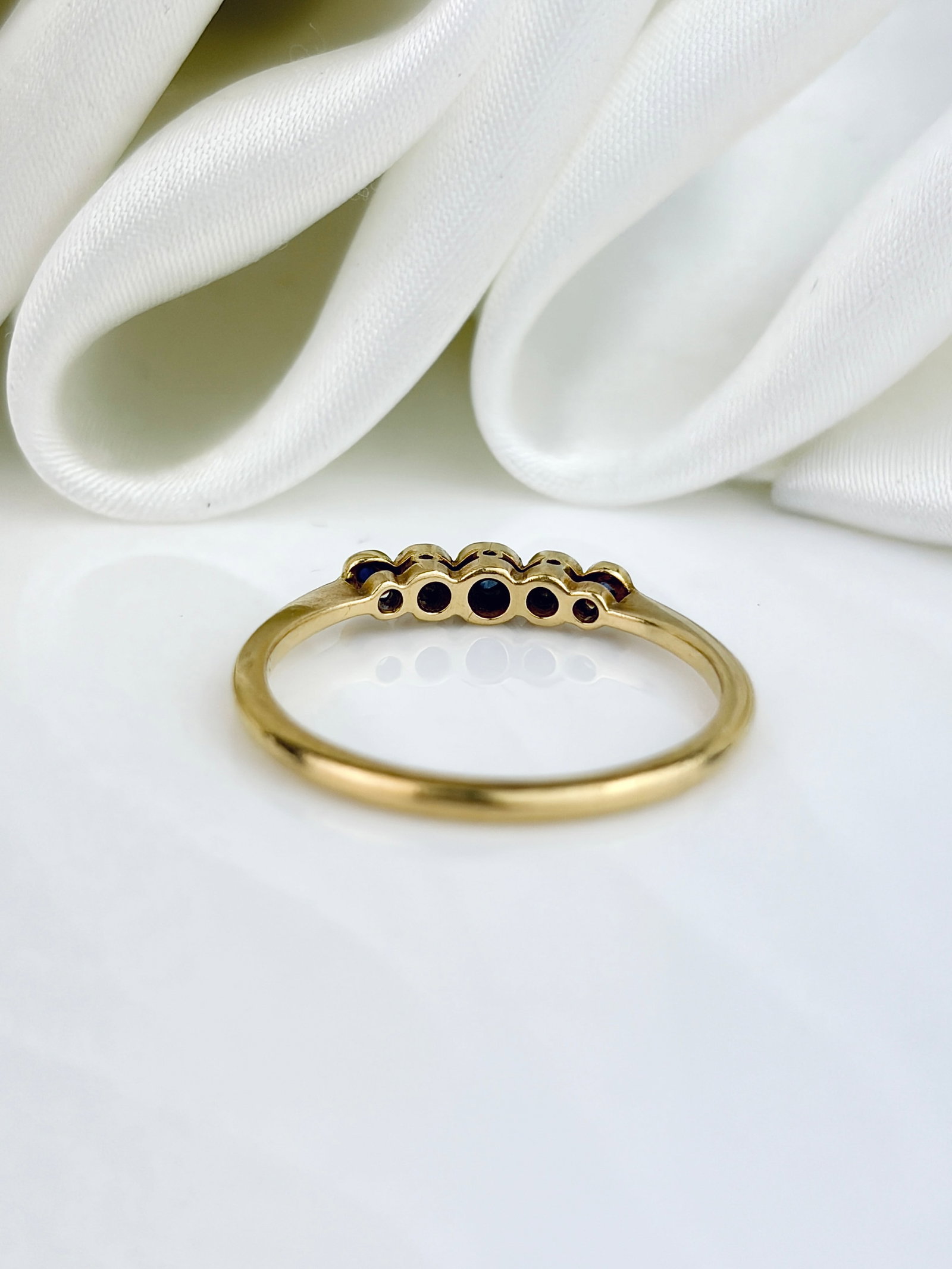 Sweet Art Deco Era 18ct Gold and Platinum Sapphire and Diamond 5 Stone Ring - 3