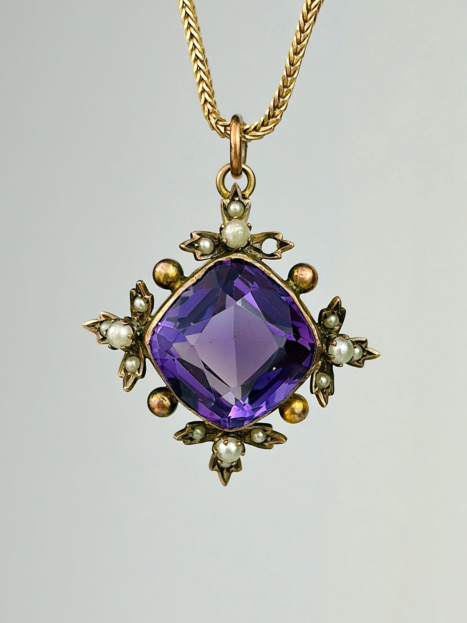 ANTIQUE 9CT YELLOW GOLD AMETHYST AND PEARL PENDANT: ANTIQUE 9CT YELLOW GOLD AMETHYST AND PEARL PENDANT Beautiful pendant!