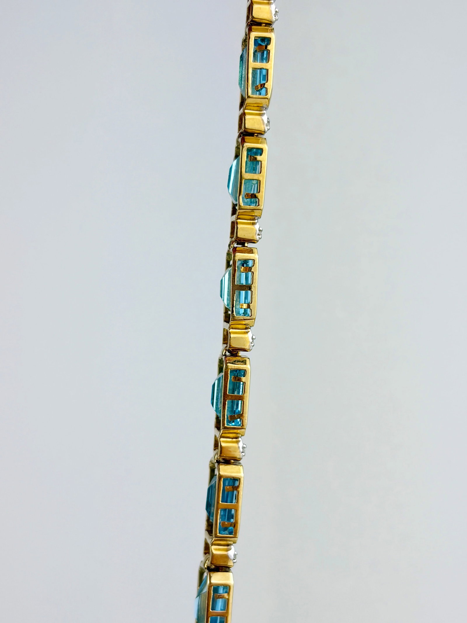 LOVELY 10CT YELLOW GOLD BLUE TOPAZ AND DIAMOND LINE BRACELET - 2