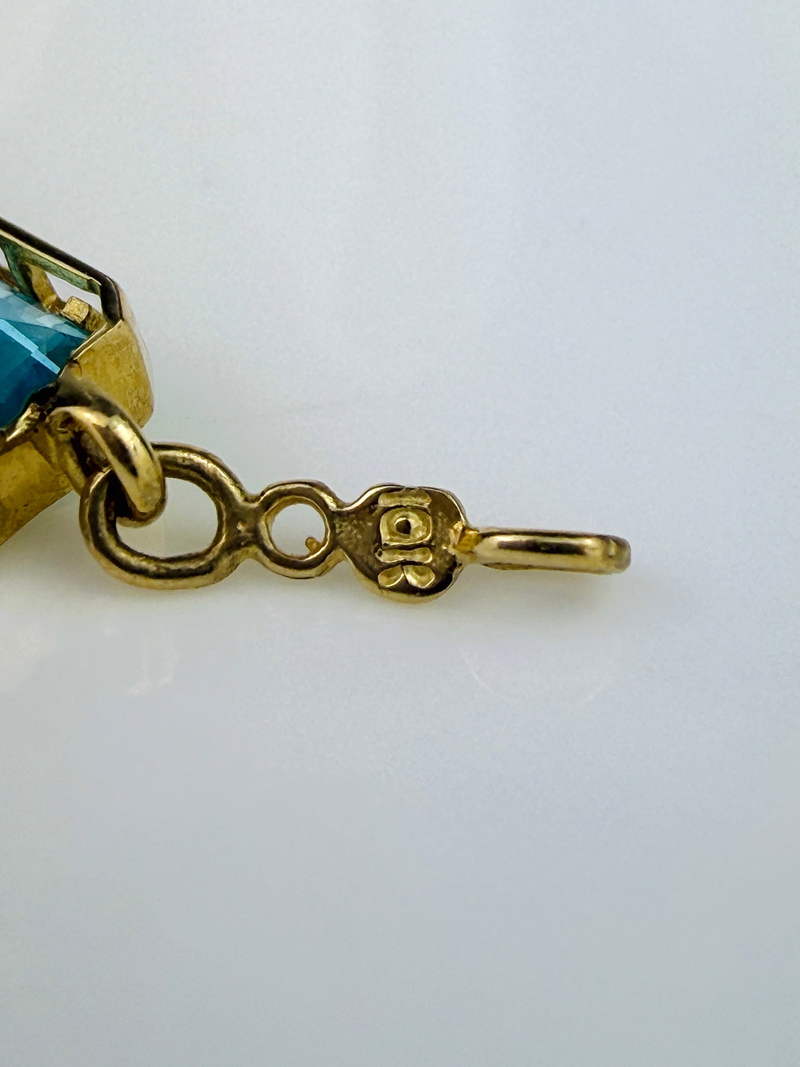LOVELY 10CT YELLOW GOLD BLUE TOPAZ AND DIAMOND LINE BRACELET - 6