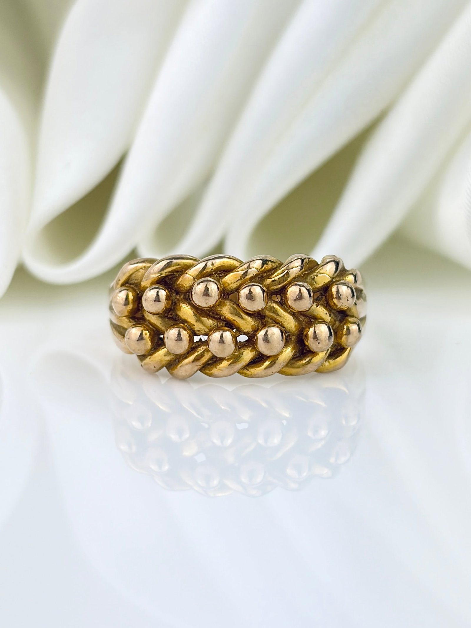 ANTIQUE 9CT YELLOW GOLD LOVE KNOT KEEPER RING: ANTIQUE 9CT YELLOW GOLD LOVE KNOT KEEPER RING Lovely and heavy!