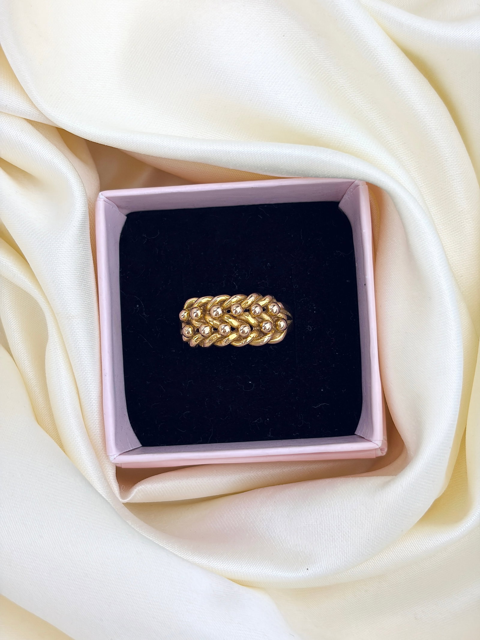 ANTIQUE 9CT YELLOW GOLD LOVE KNOT KEEPER RING - 9