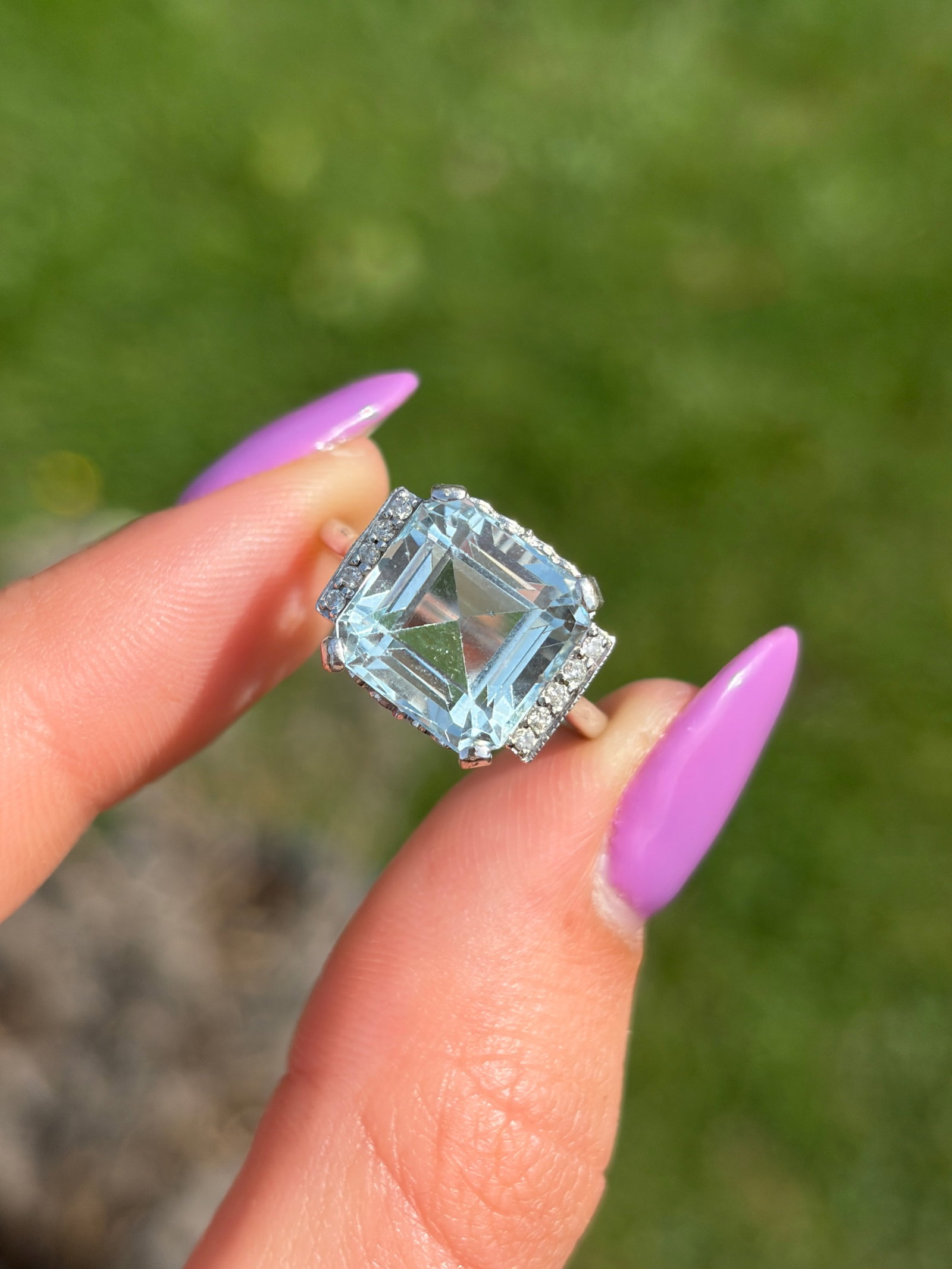 VINTAGE 9CT WHITE GOLD AQUAMARINE AND DIAMOND COCKTAIL RING - 3