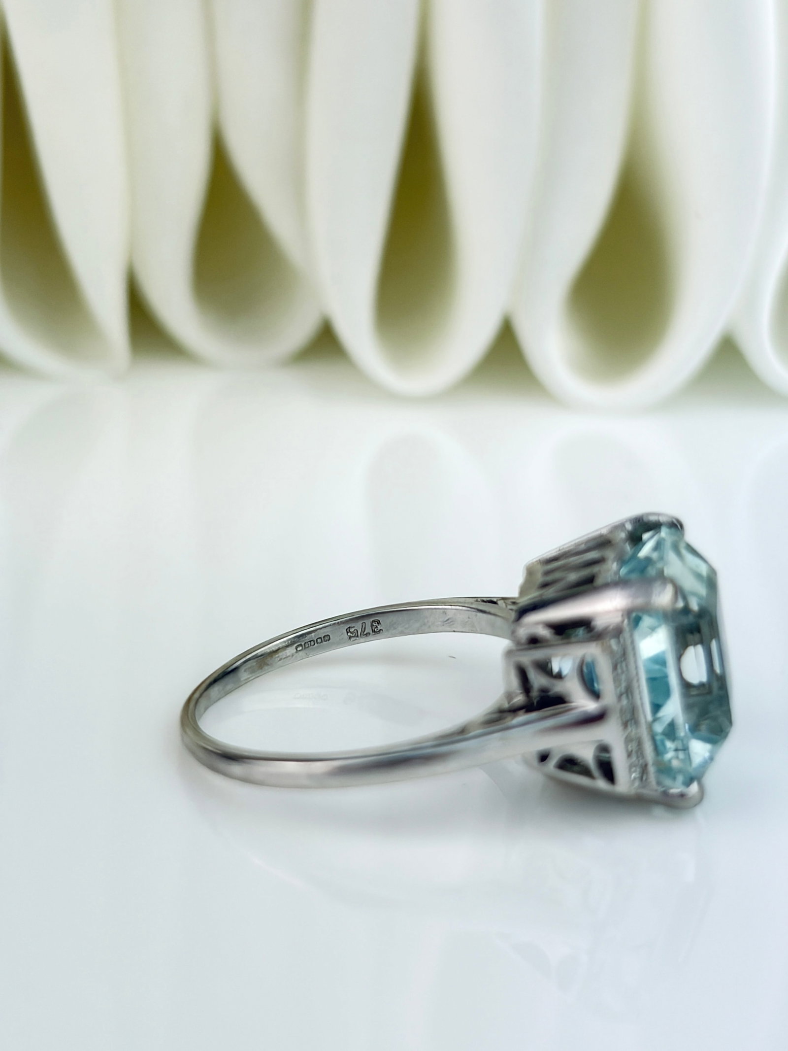 VINTAGE 9CT WHITE GOLD AQUAMARINE AND DIAMOND COCKTAIL RING - 8