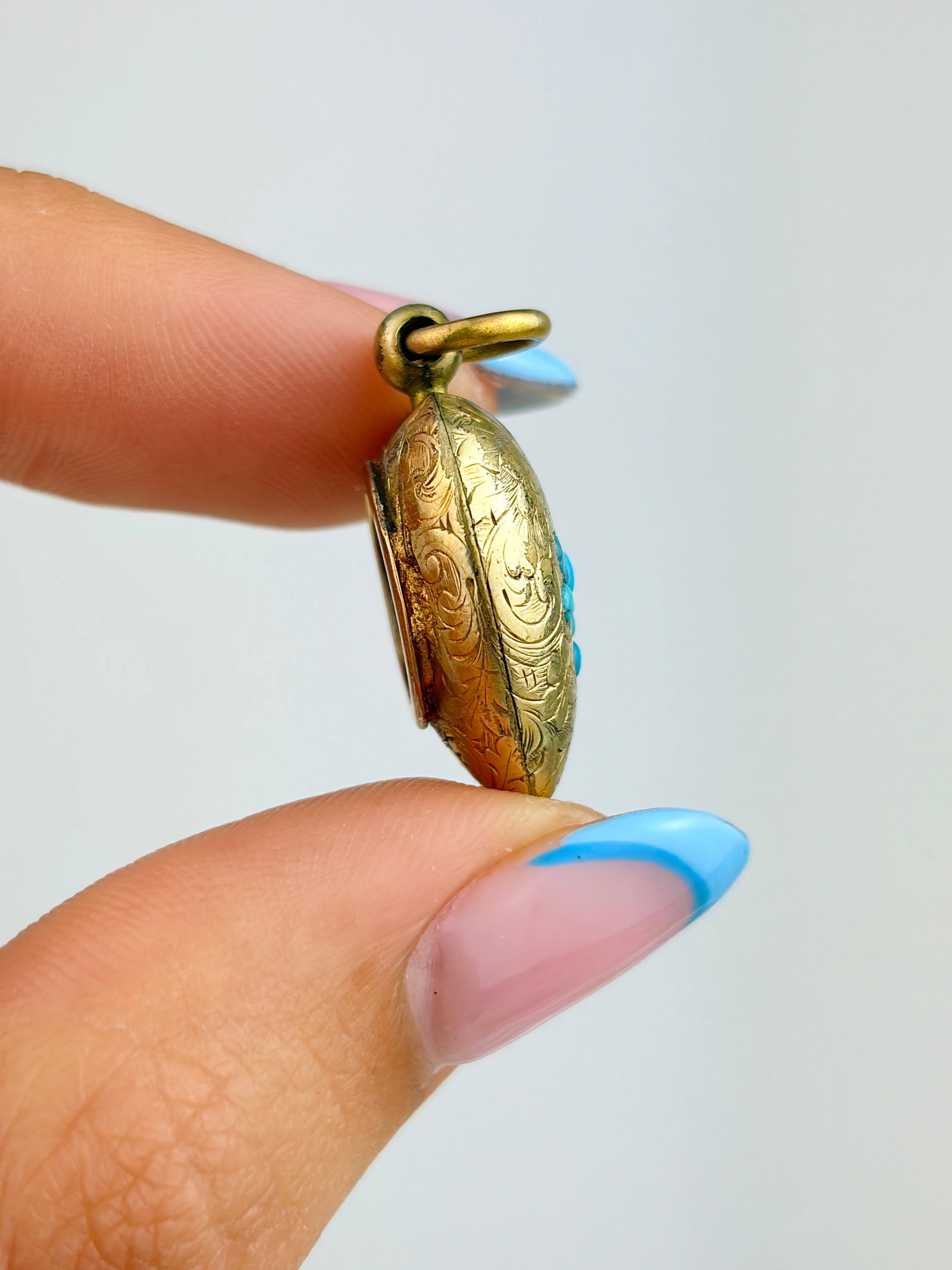 ANTIQUE ORNATE TURQUOISE HEART PENDANT WITH LOCKET BACK IN GOLD - 4