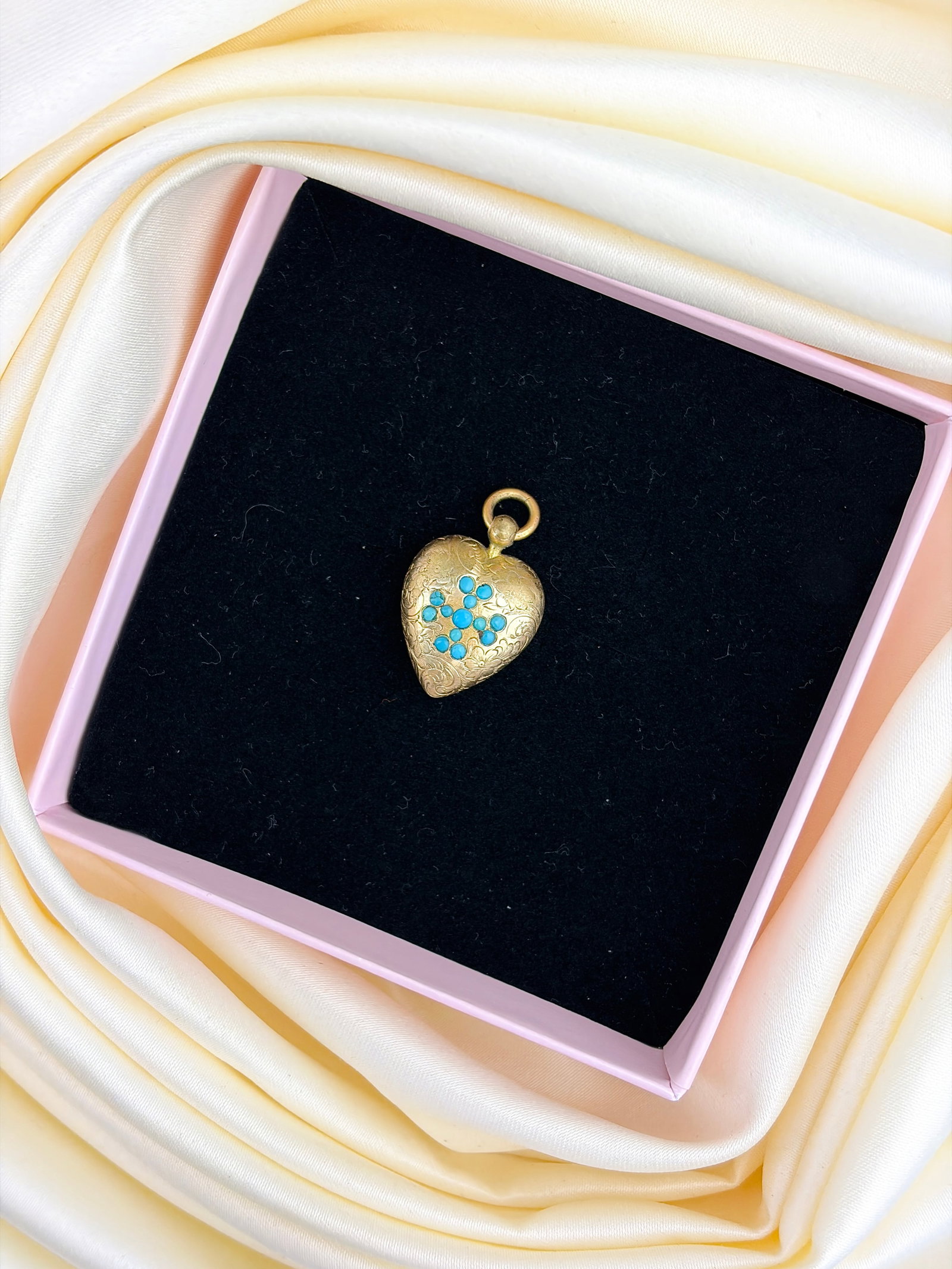 ANTIQUE ORNATE TURQUOISE HEART PENDANT WITH LOCKET BACK IN GOLD - 6