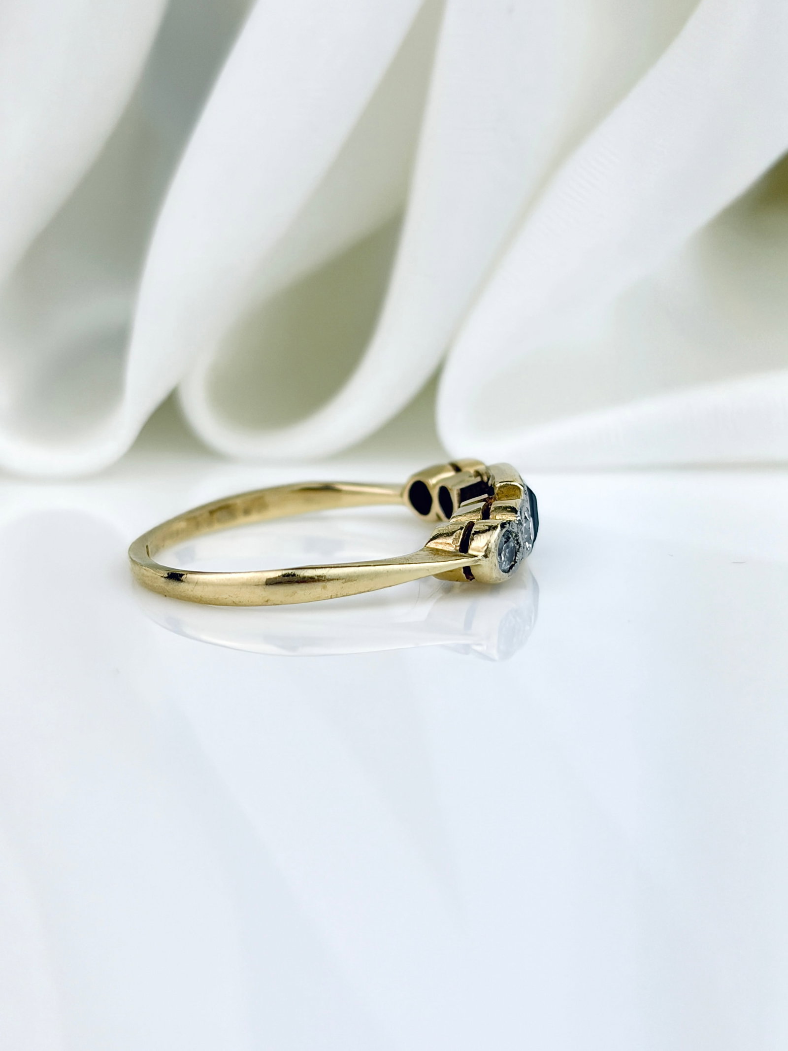 ART DECO 18CT GOLD AND PLATINUM SAPPHIRE AND DIAMOND 5 STONE RING - 2