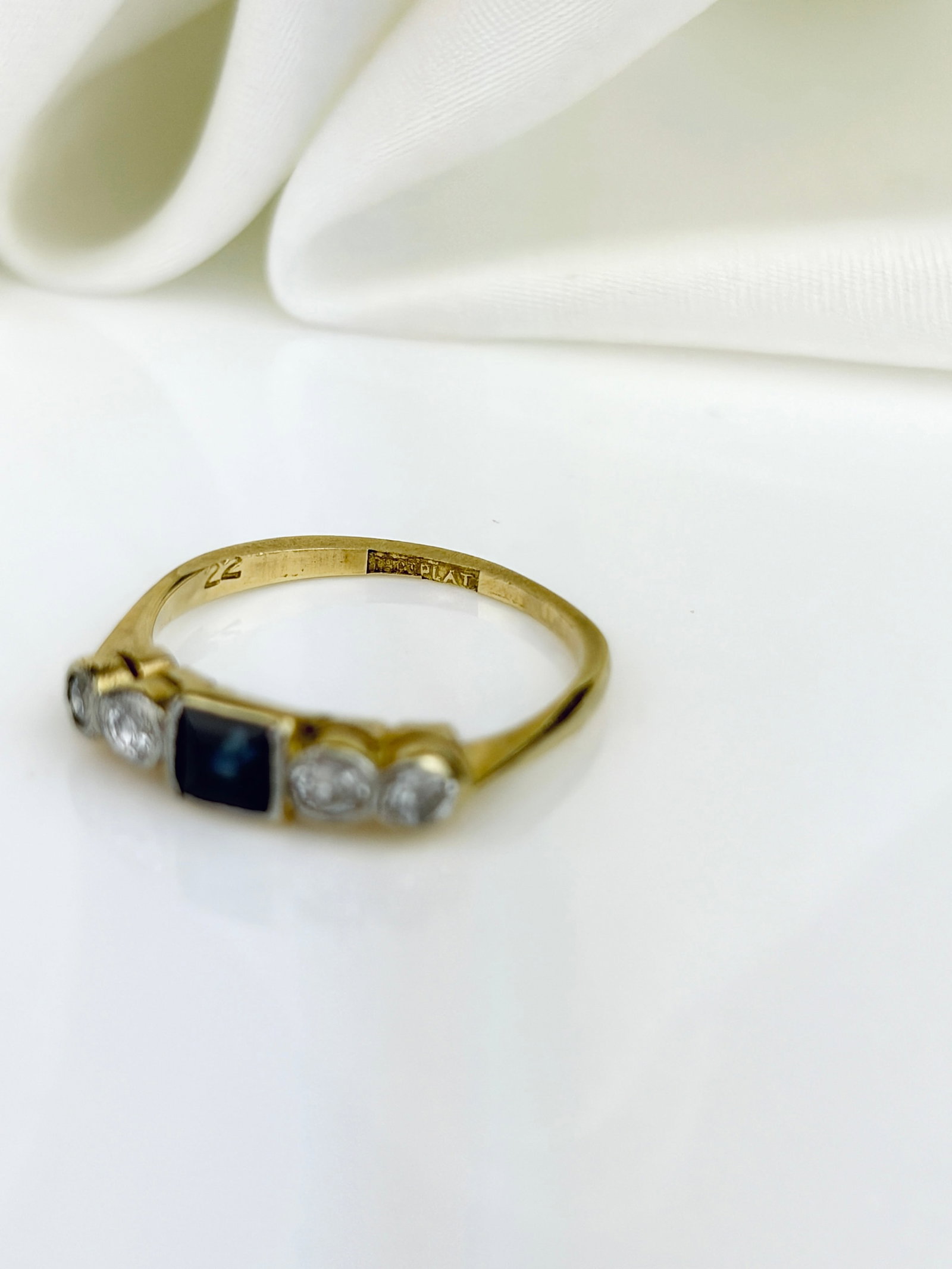 ART DECO 18CT GOLD AND PLATINUM SAPPHIRE AND DIAMOND 5 STONE RING - 4