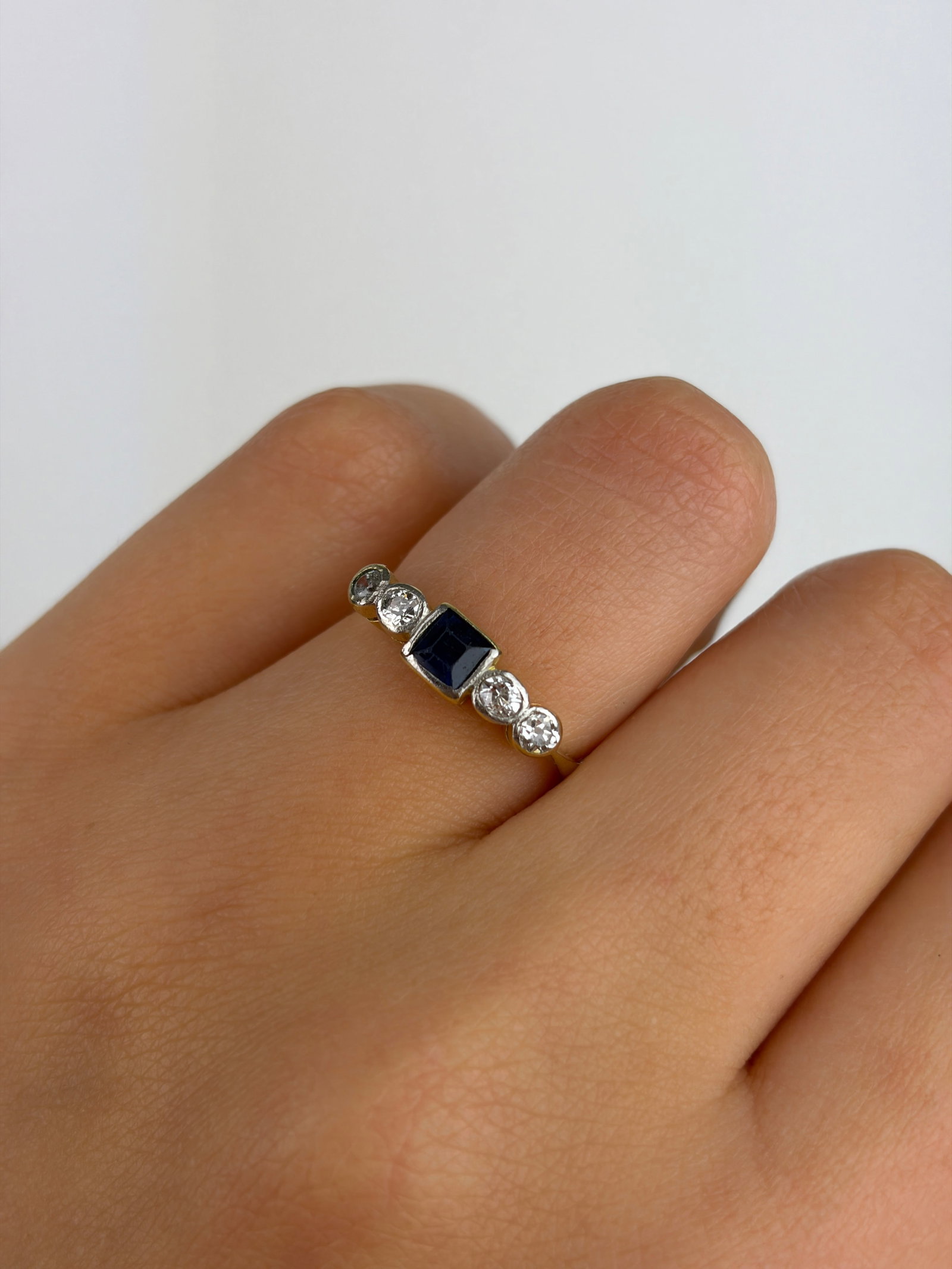 ART DECO 18CT GOLD AND PLATINUM SAPPHIRE AND DIAMOND 5 STONE RING - 8