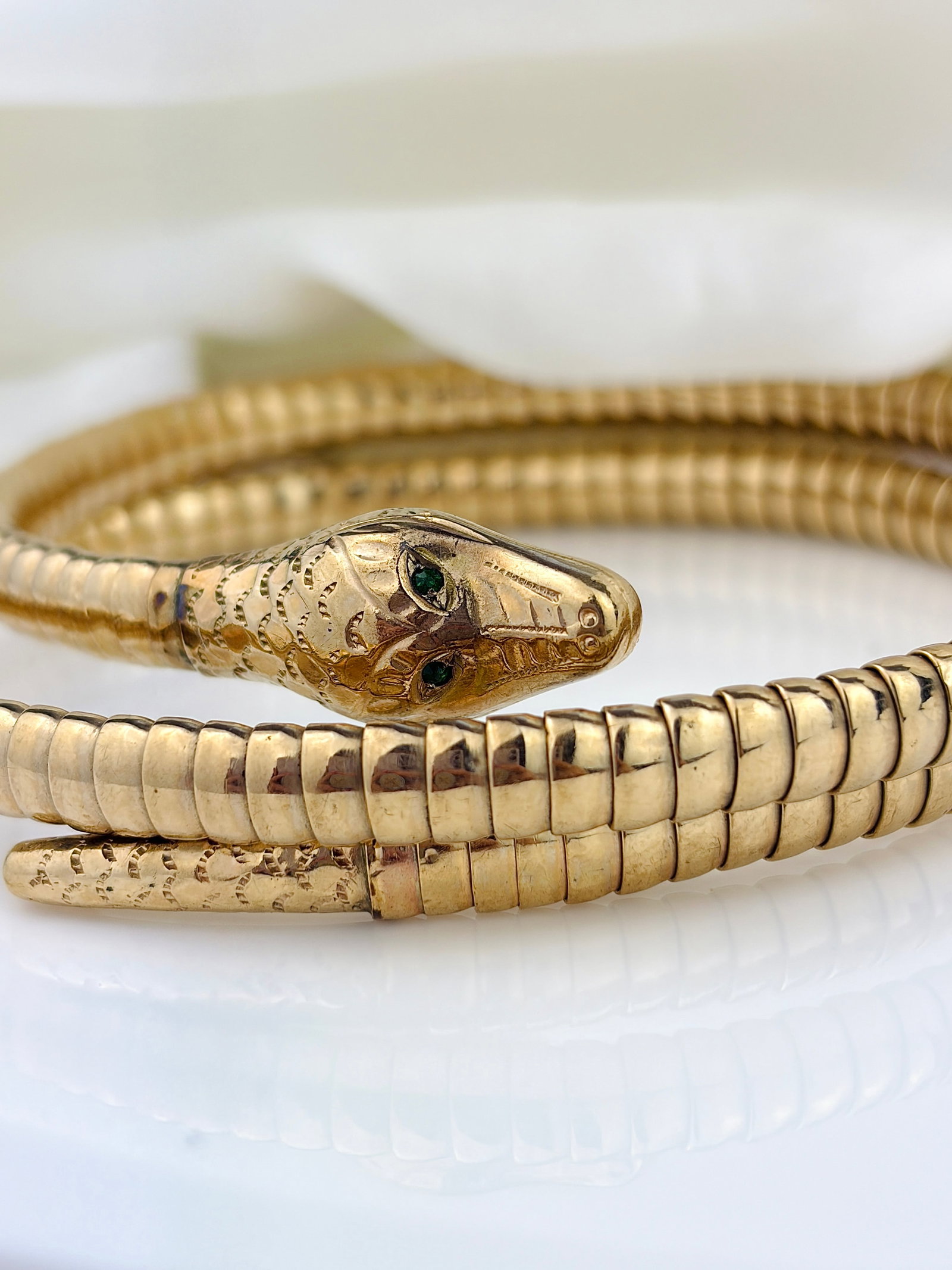 VINTAGE 9ct GOLD COILED SNAKE BANGLE / BRACELET - 4