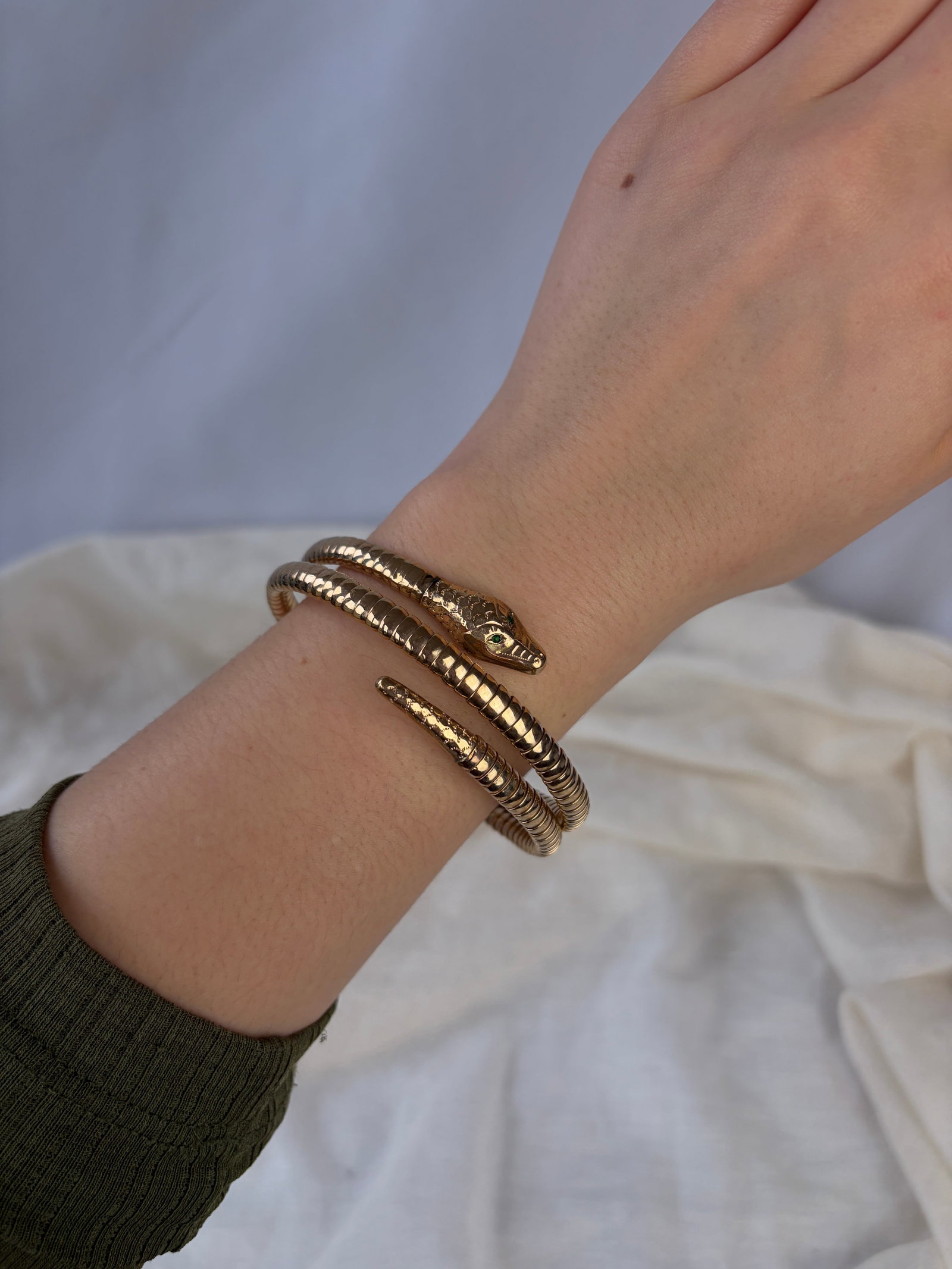 VINTAGE 9ct GOLD COILED SNAKE BANGLE / BRACELET - 7