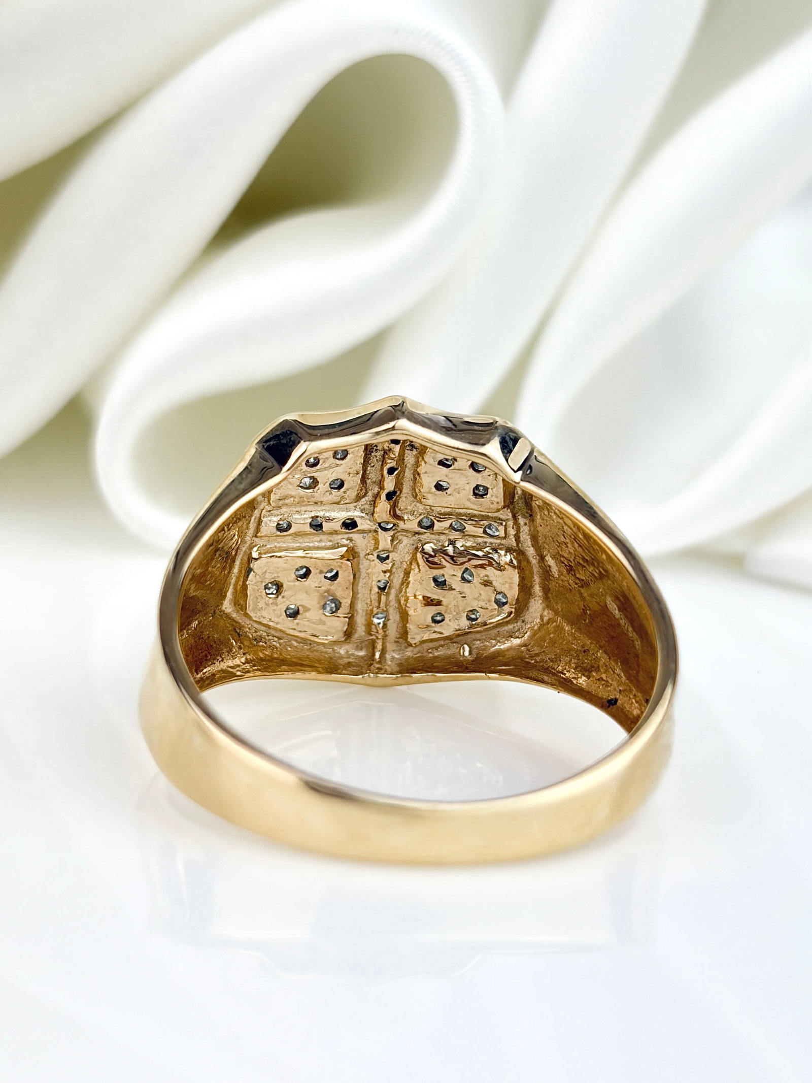 Vintage Large 9ct Yellow Gold Diamond Shield Ring - 3
