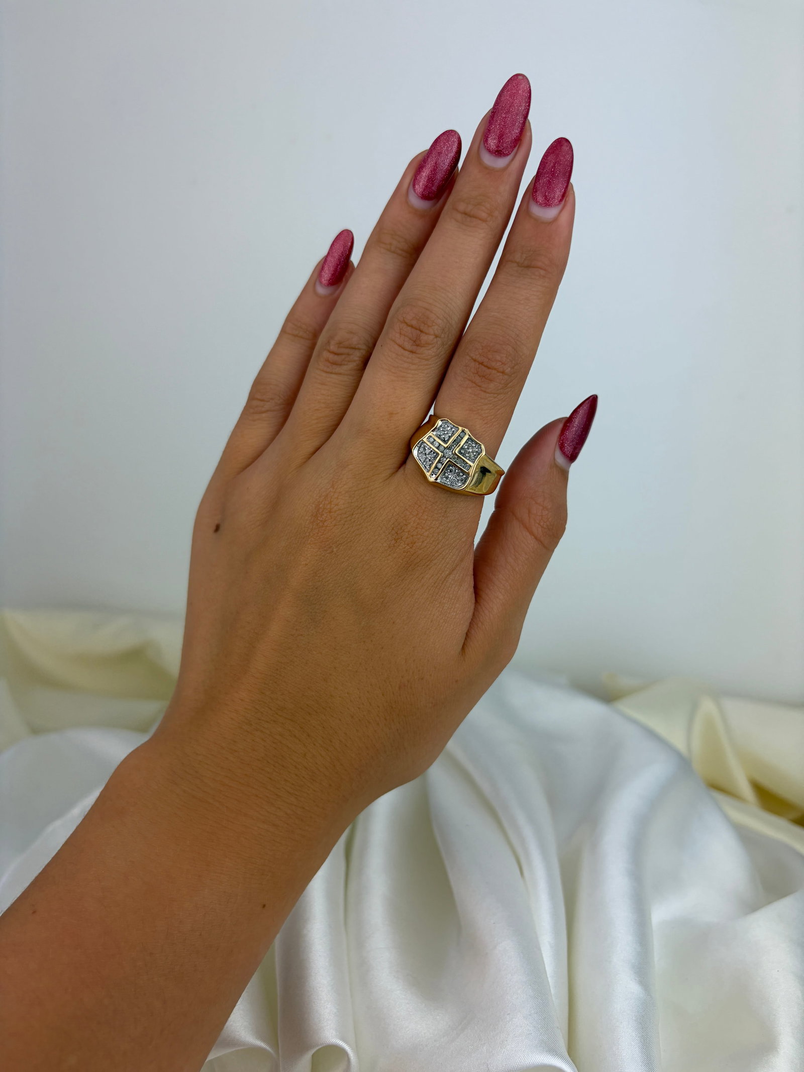 Vintage Large 9ct Yellow Gold Diamond Shield Ring - 7