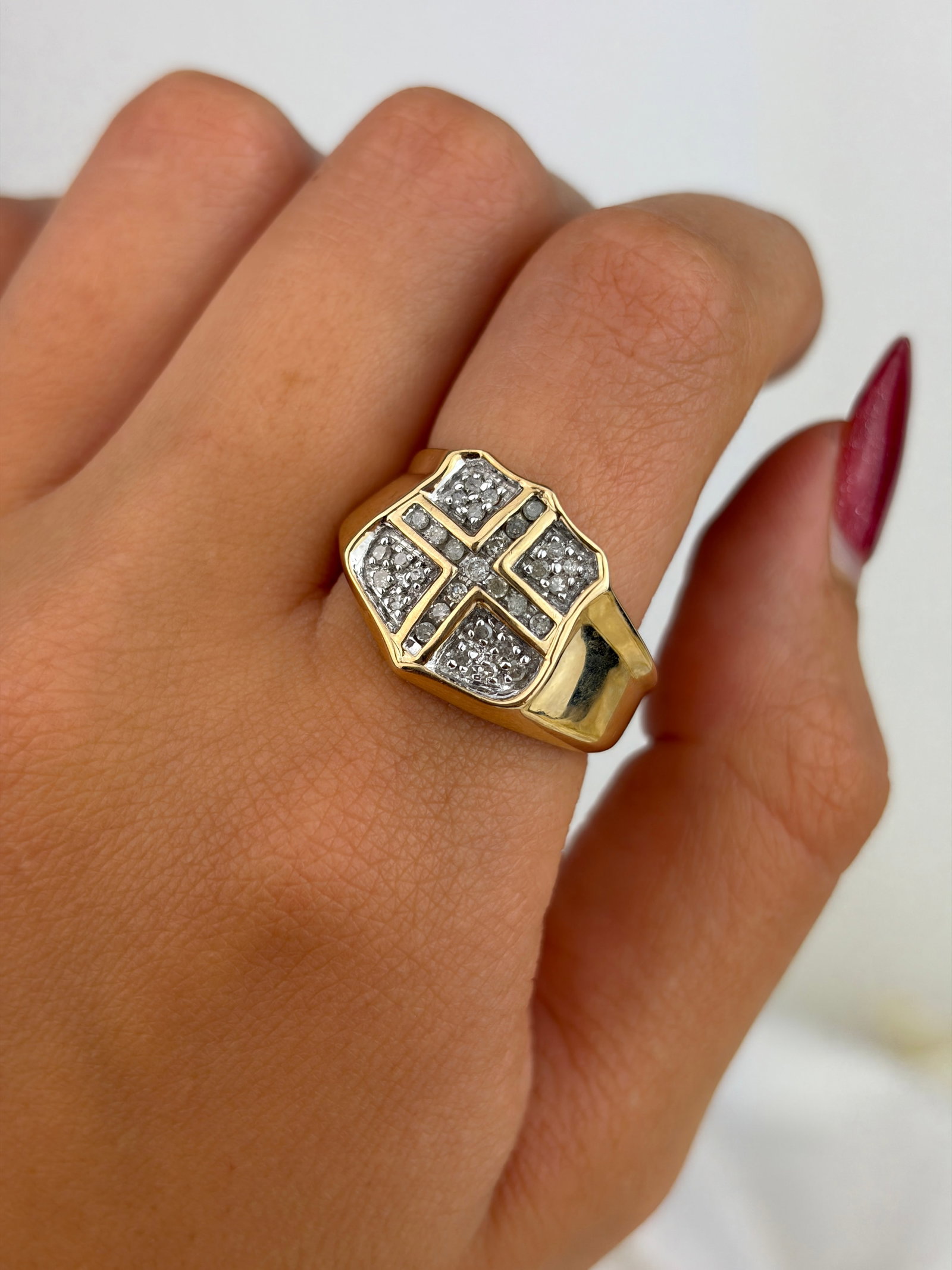 Vintage Large 9ct Yellow Gold Diamond Shield Ring - 8