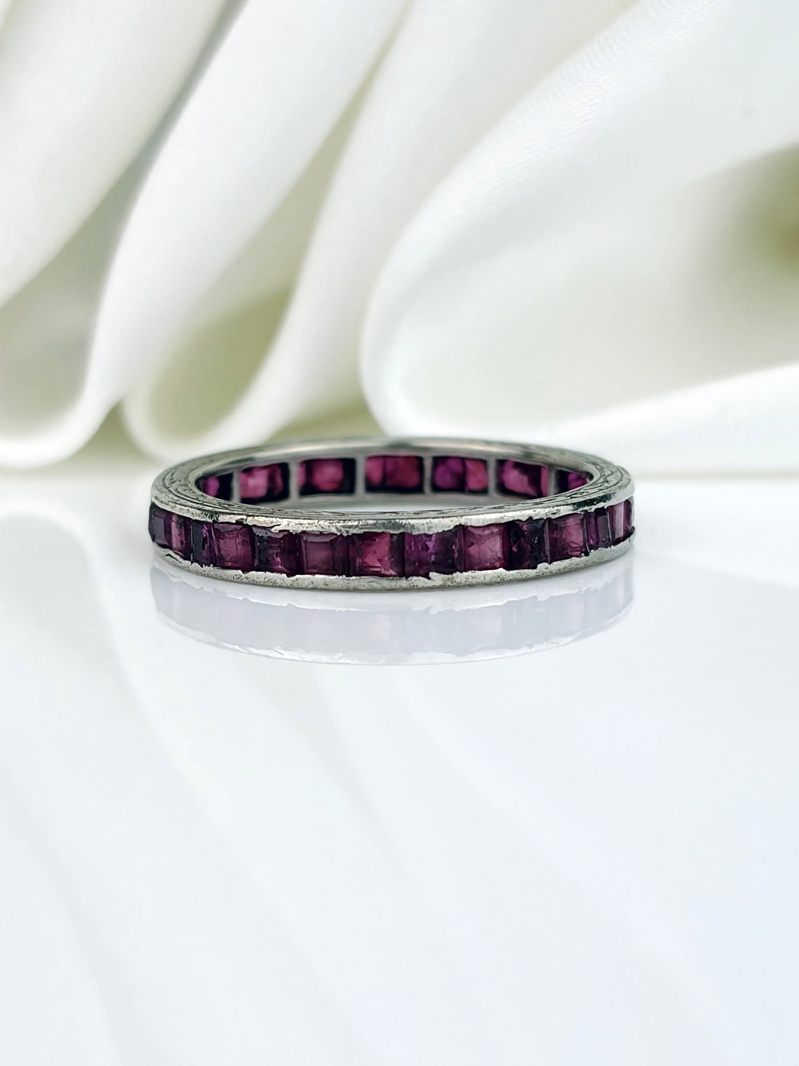 ART DECO RUBY FULL ETERNITY BAND RING IN 18CT WHITE GOLD: ART DECO RUBY FULL ETERNITY BAND RING IN 18CT WHITE GOLD Incredible full eternity ring!