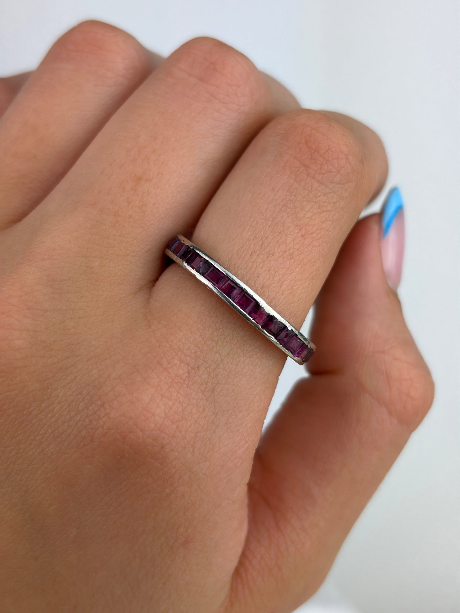 ART DECO RUBY FULL ETERNITY BAND RING IN 18CT WHITE GOLD - 8