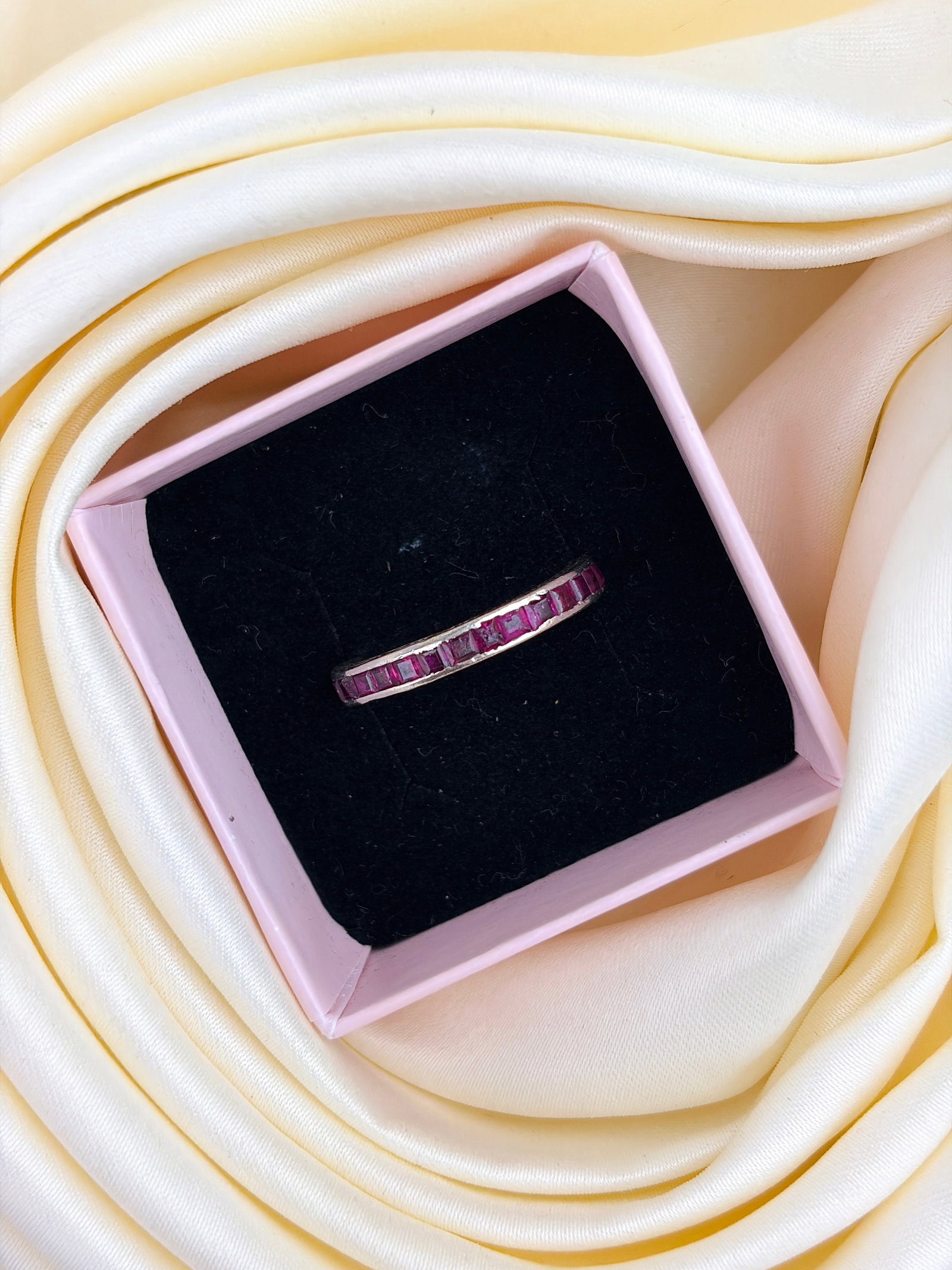 ART DECO RUBY FULL ETERNITY BAND RING IN 18CT WHITE GOLD - 9