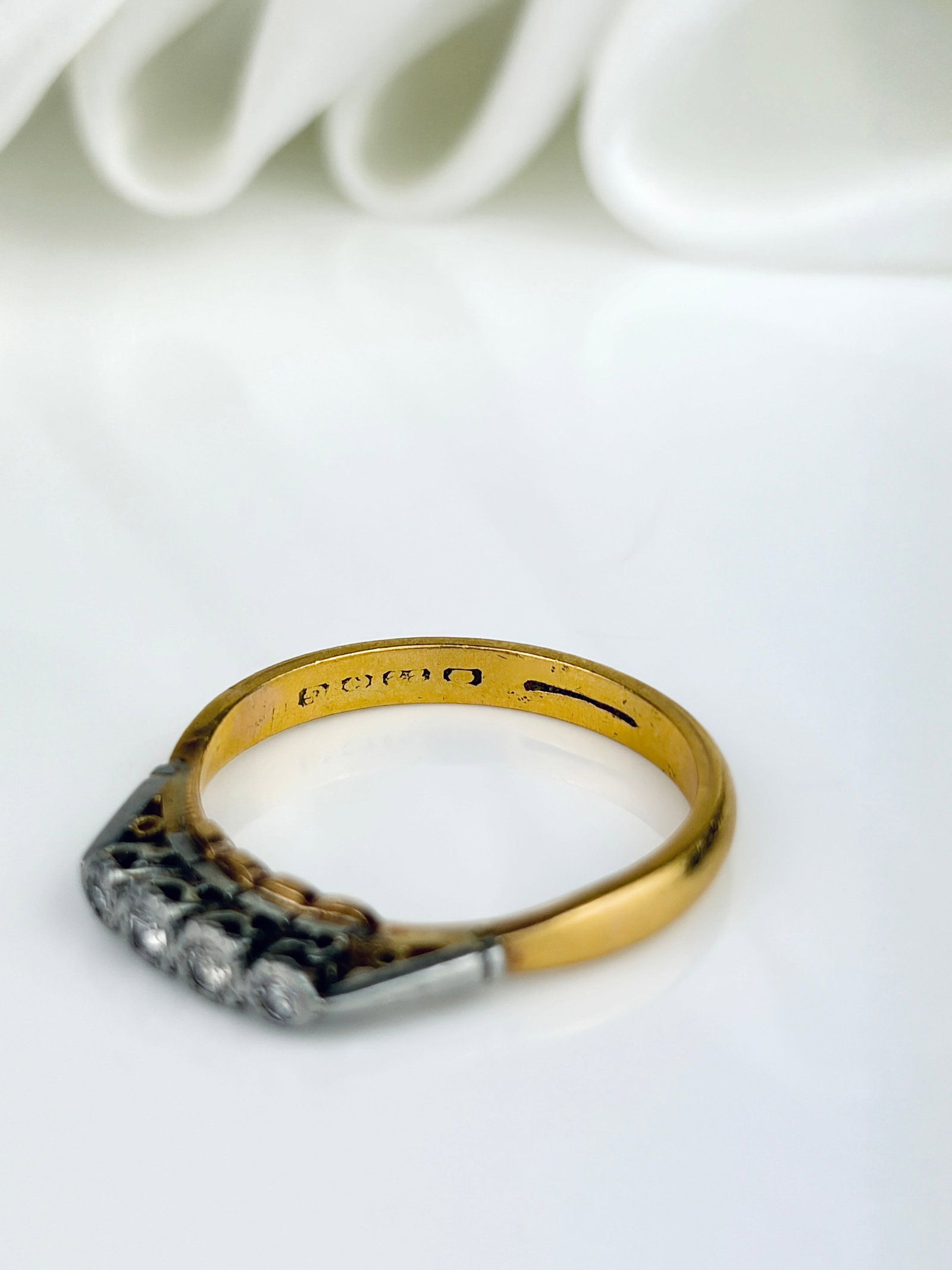 ANTIQUE 22CT GOLD DIAMOND 4 STONE RING - 4