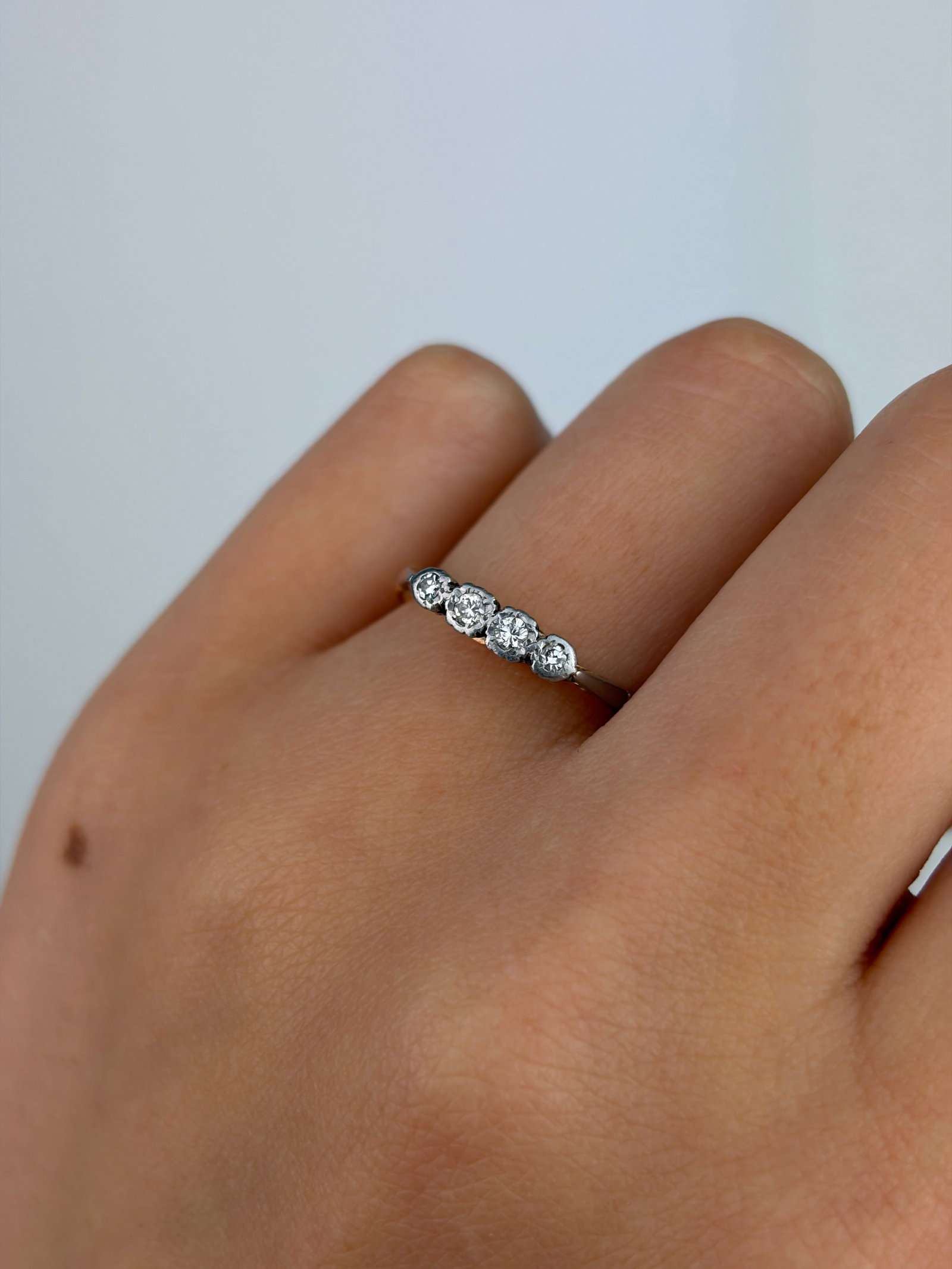 ANTIQUE 22CT GOLD DIAMOND 4 STONE RING - 7