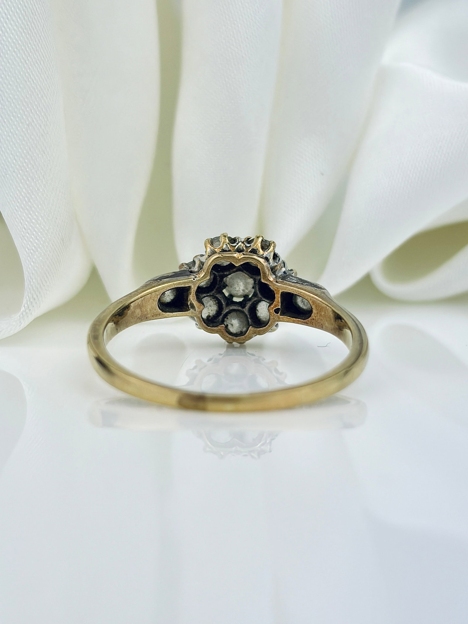 ANTIQUE 18CT GOLD DIAMOND CLUSTER RING - 3