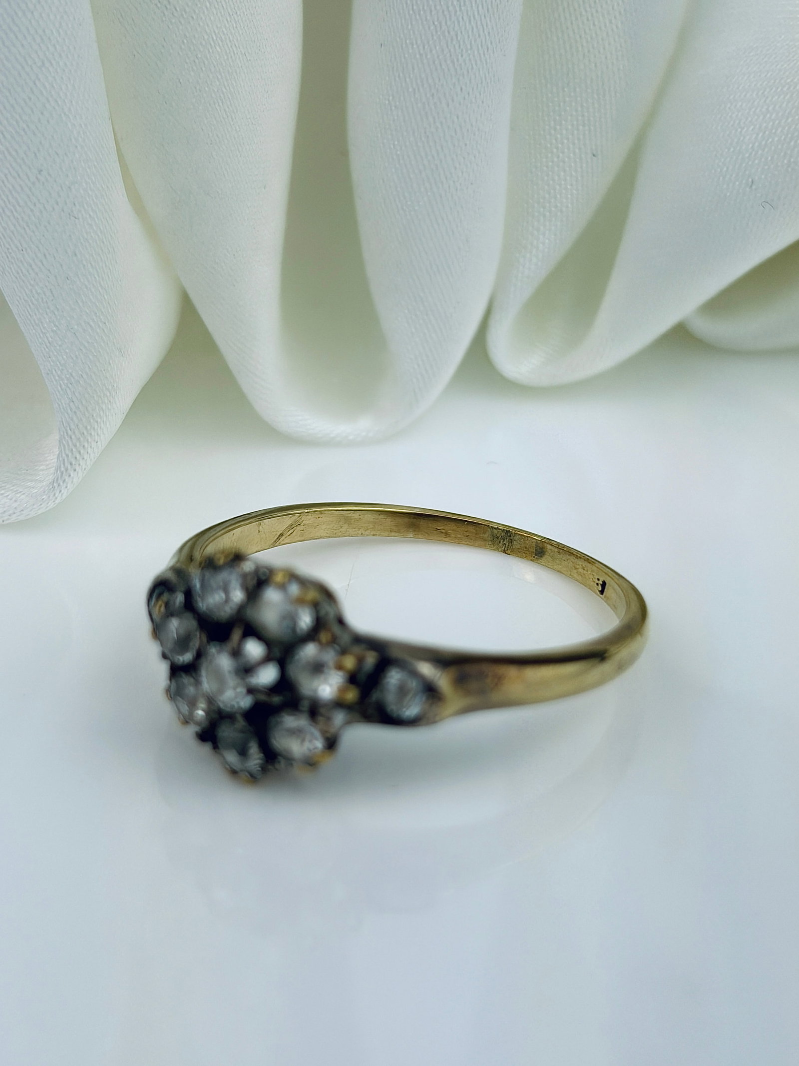 ANTIQUE 18CT GOLD DIAMOND CLUSTER RING - 4