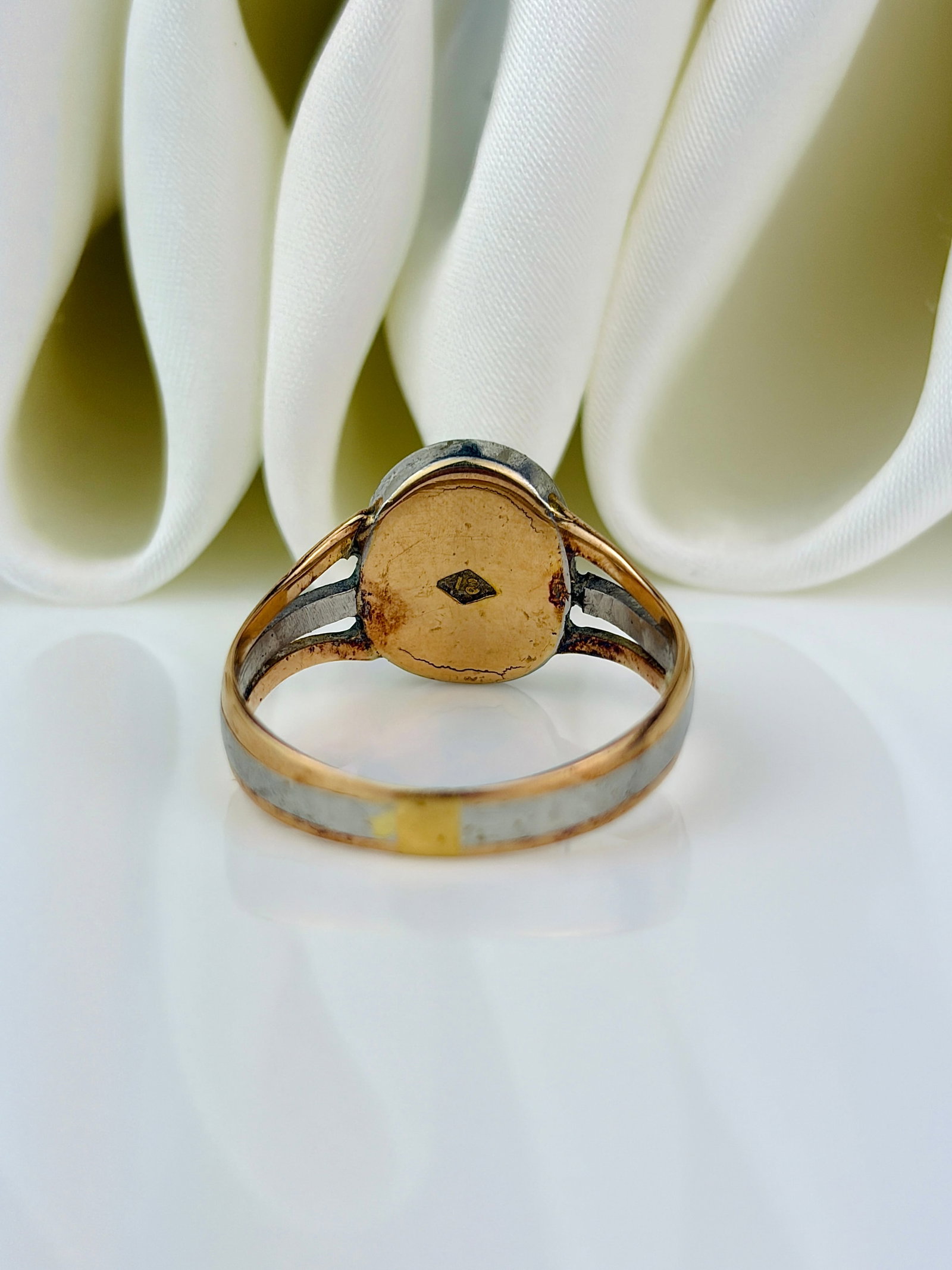 heavy antique 18ct yellow gold and platinum signet ring - 3