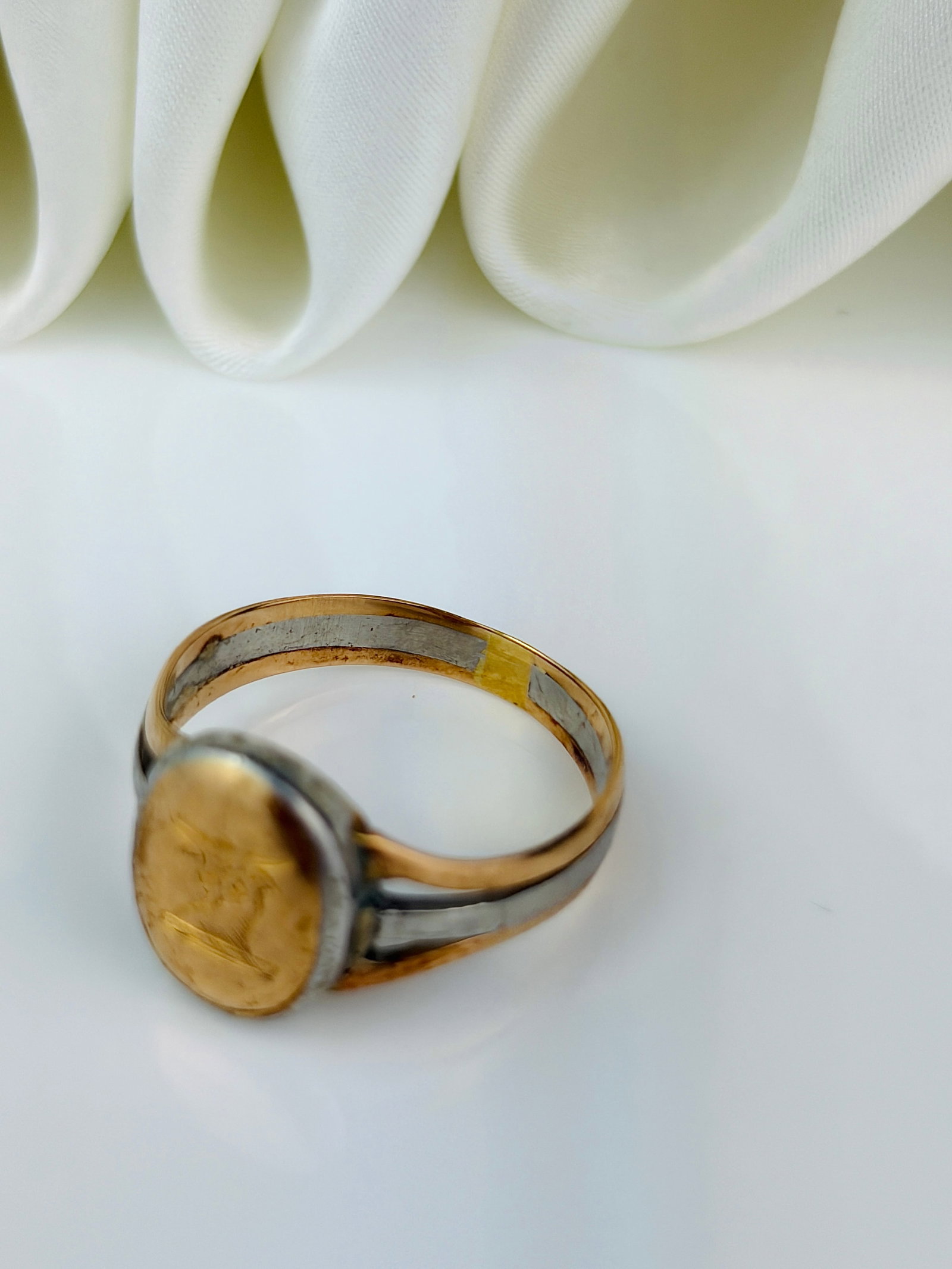 heavy antique 18ct yellow gold and platinum signet ring - 4