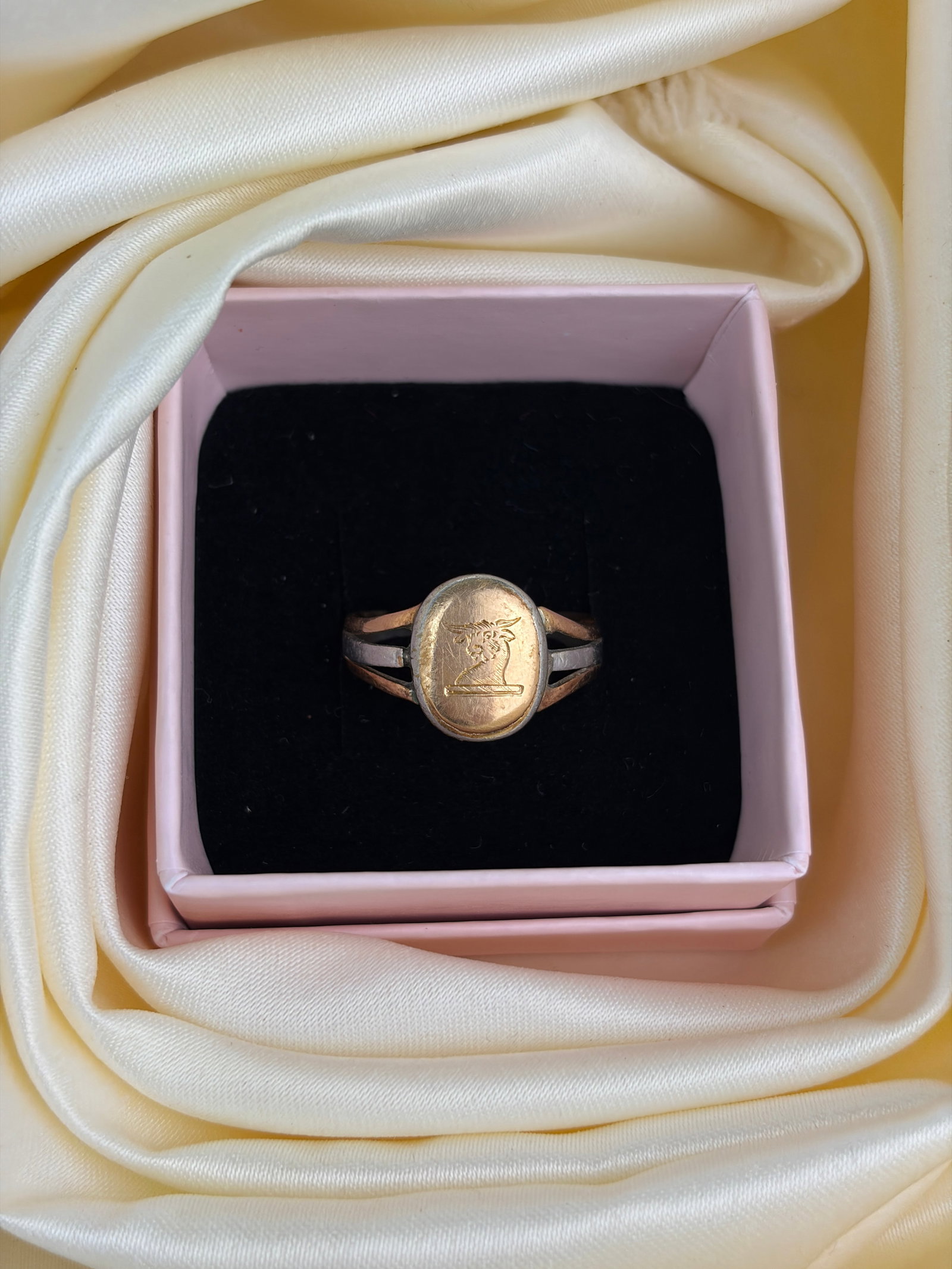 heavy antique 18ct yellow gold and platinum signet ring - 7