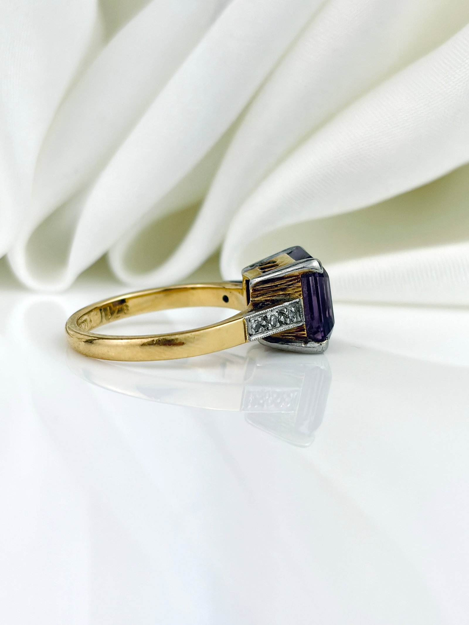 VINTAGE CHUNKY 18CT YELLOW GOLD AND PLATINUM AMETHYST RING WITH DIAMOND SHOULDERS - 2