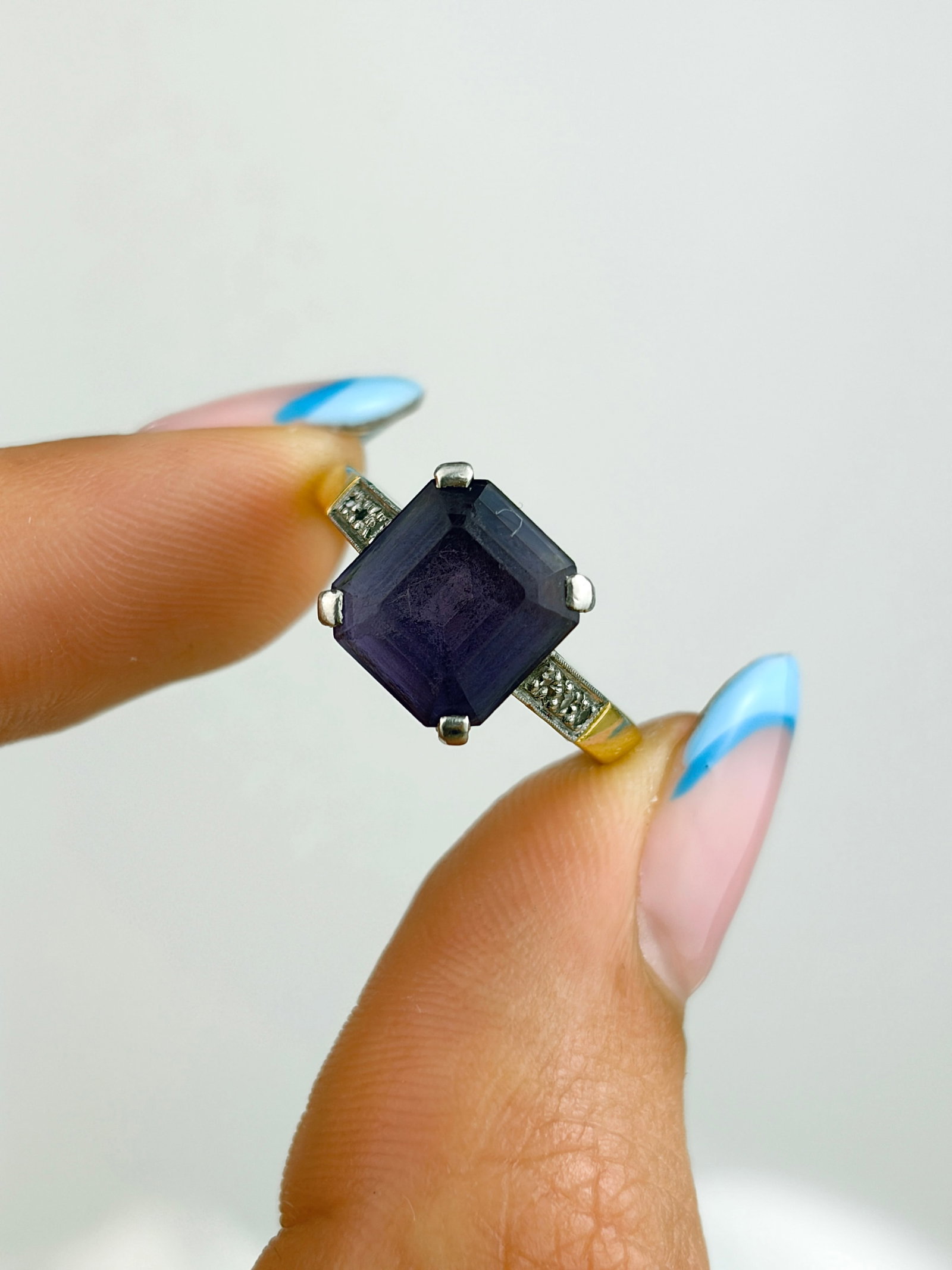 VINTAGE CHUNKY 18CT YELLOW GOLD AND PLATINUM AMETHYST RING WITH DIAMOND SHOULDERS - 5