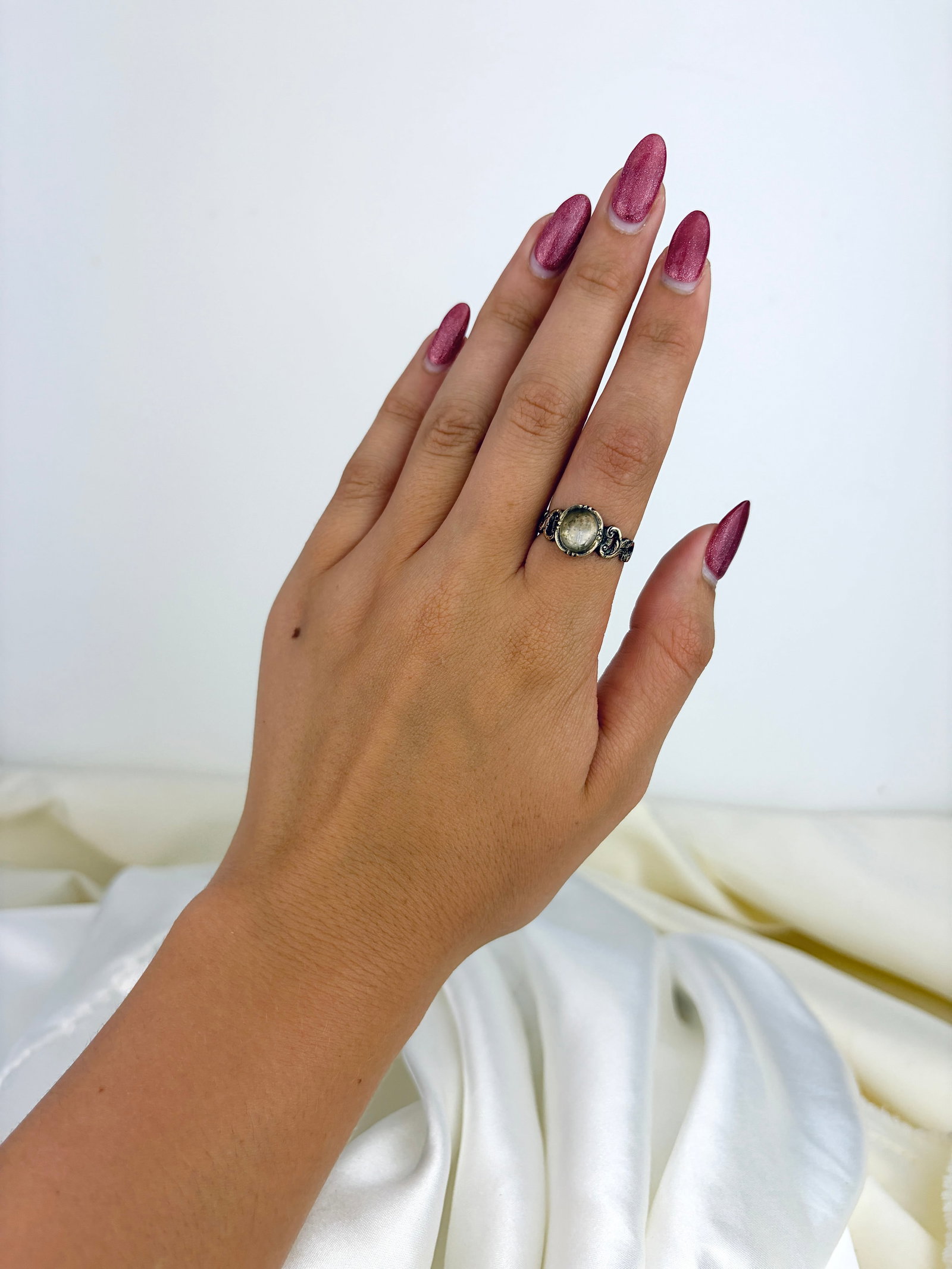 Antique 9ct Gold Scroll Shoulders Paste Ring - 7
