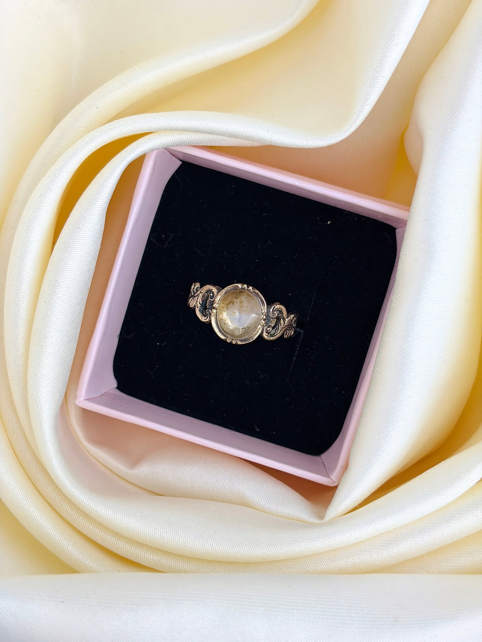 Antique 9ct Gold Scroll Shoulders Paste Ring - 9