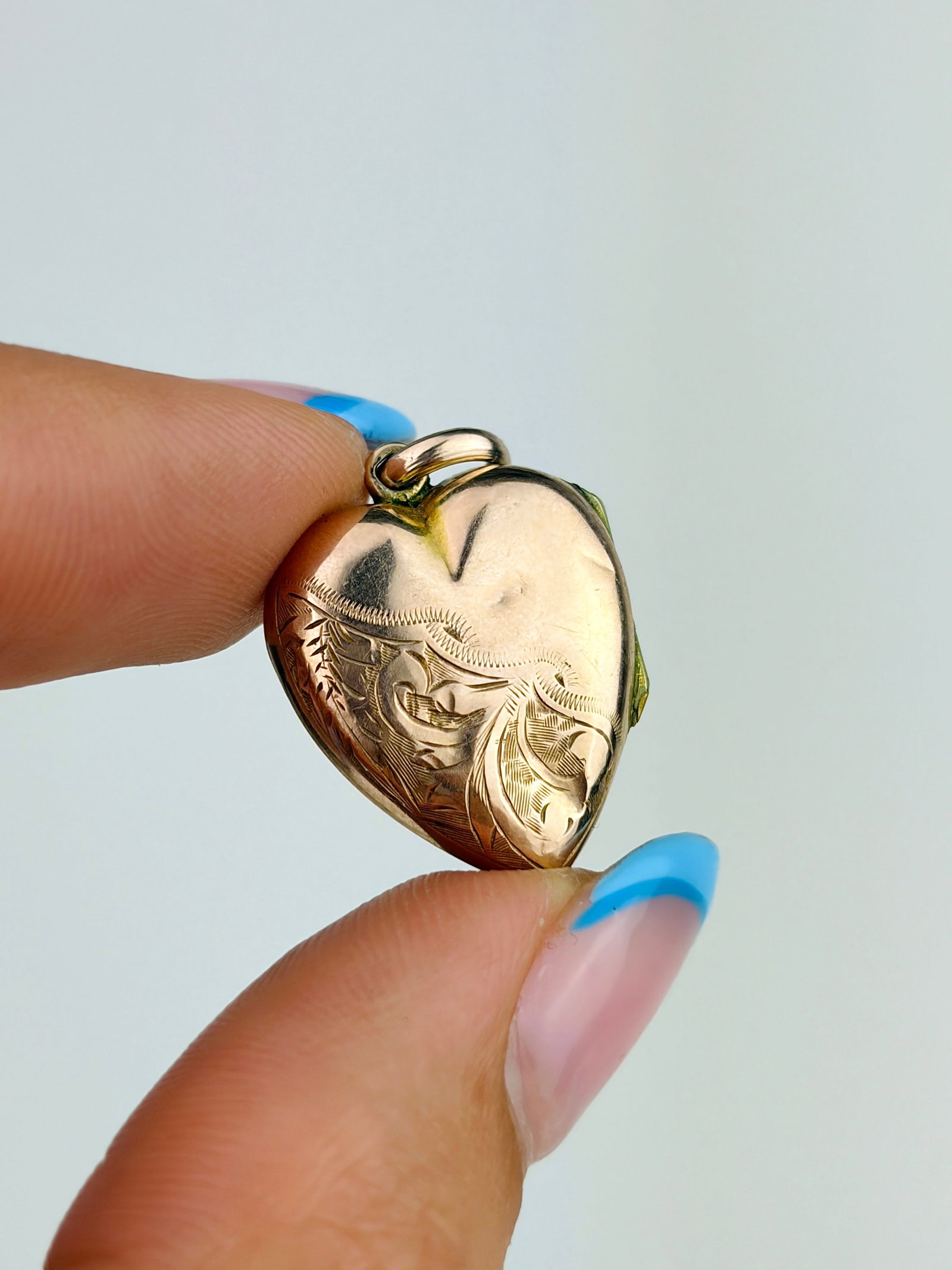 SWEET 9CT GOLD SWIRL DESIGN HEART LOCKET PENDANT - 5