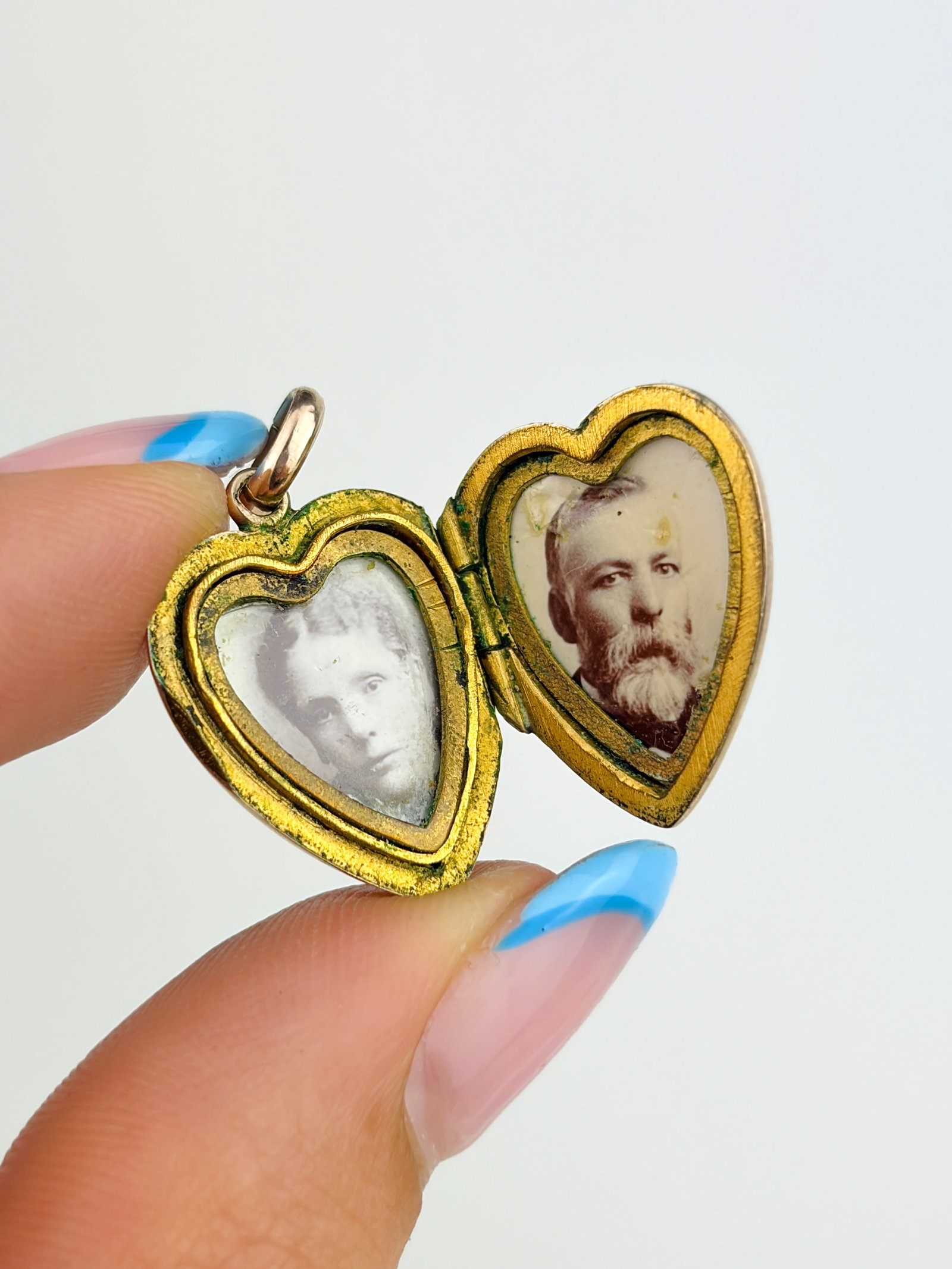 SWEET 9CT GOLD SWIRL DESIGN HEART LOCKET PENDANT - 6