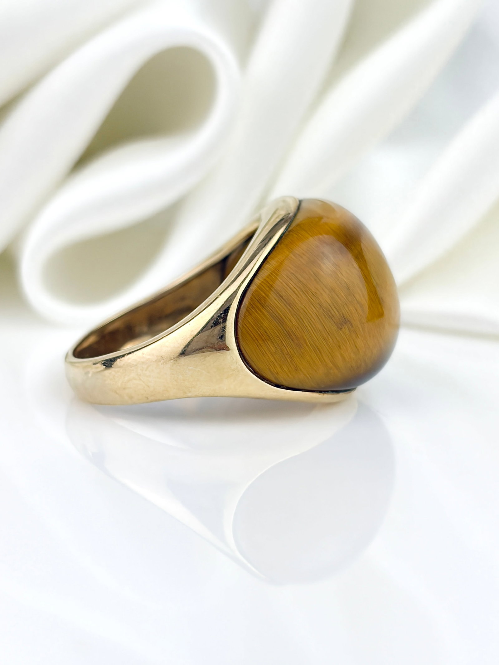 Chunky Vintage 9ct Yellow Gold Cabochon Tiger's Eye Dome Ring - 2