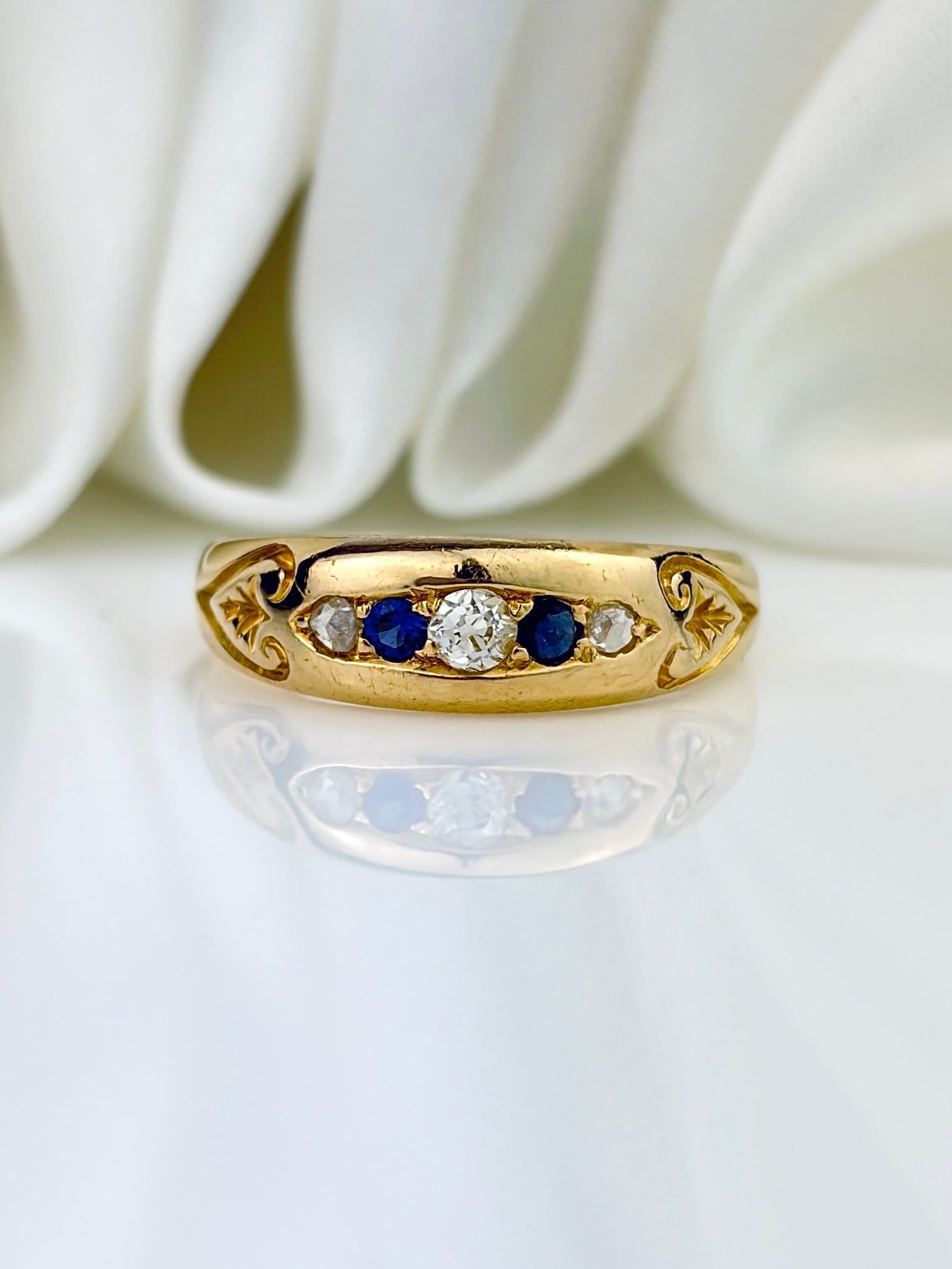ANTIQUE C.1900 18CT YELLOW GOLD SAPPHIRE AND DIAMOND 5 STONE RING: ANTIQUE C.1900 18CT YELLOW GOLD SAPPHIRE AND DIAMOND 5 STONE RING Such a sweet ring!